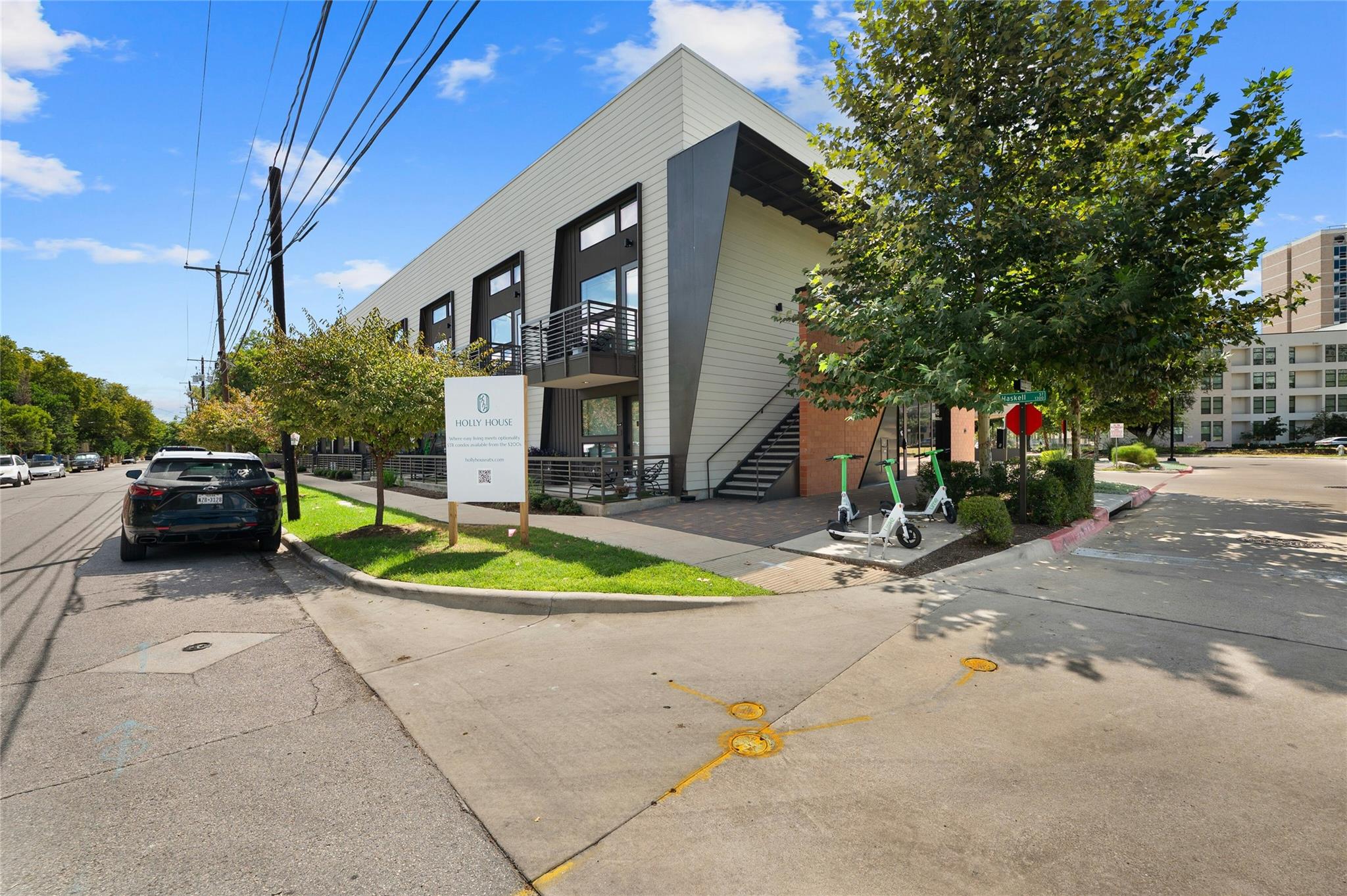 49 Navasota St # 214, Austin, TX 78702