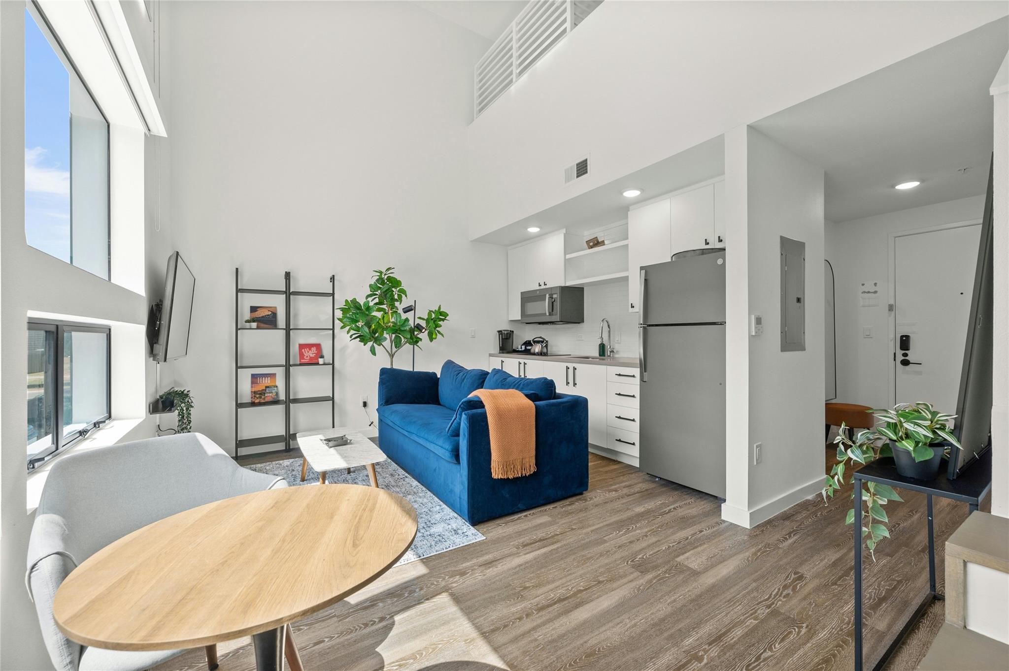 49 Navasota St # 214, Austin, TX 78702