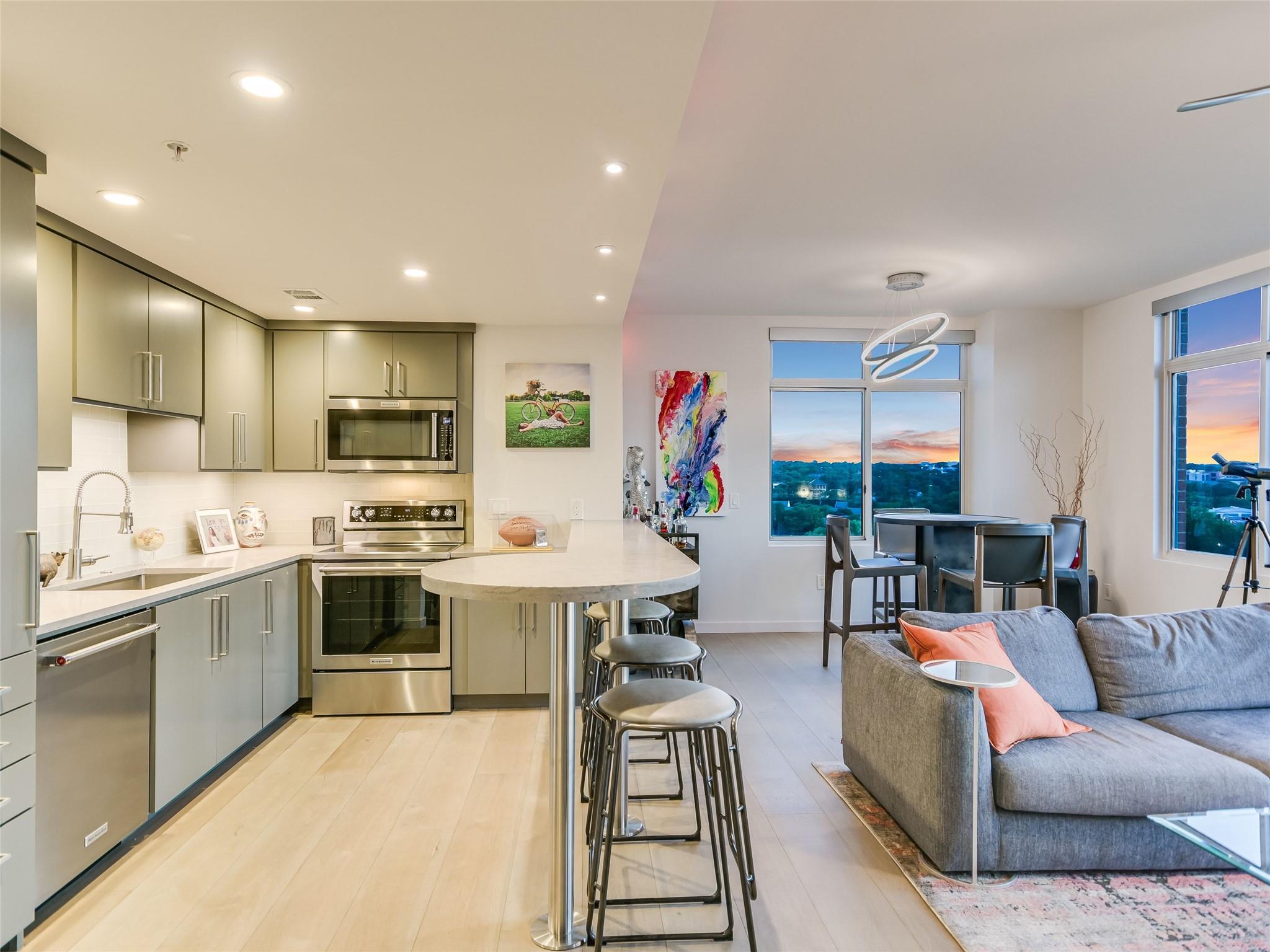 54 Rainey St # 922, Austin, TX 78701