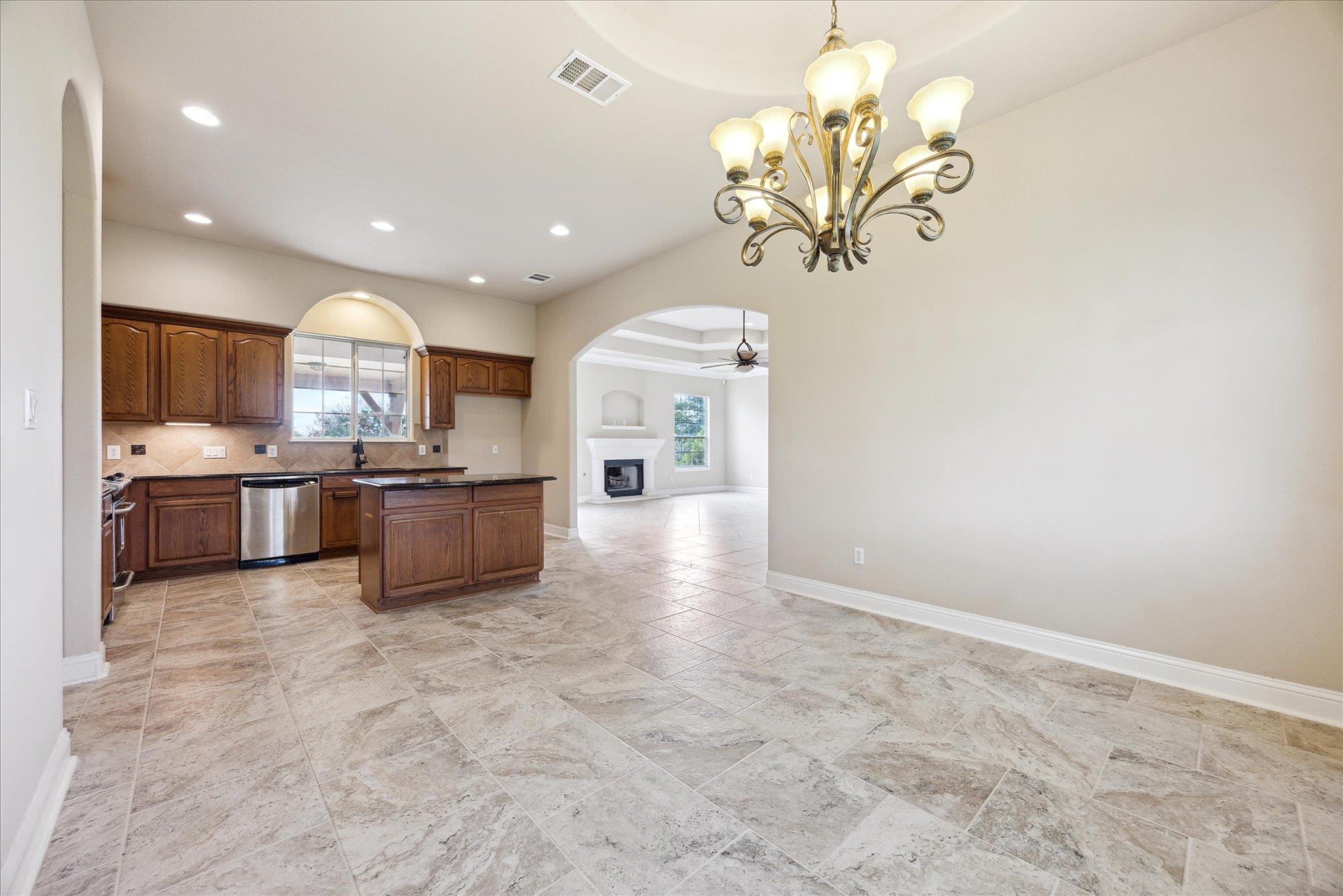 144 Escondido Dr, Del Valle, TX 78617