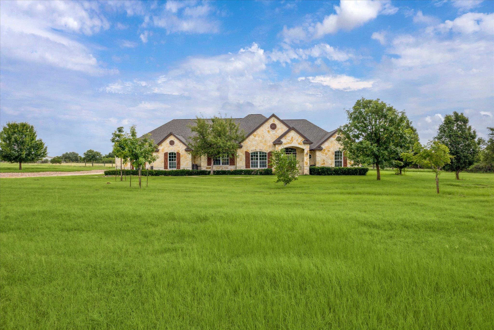 144 Escondido Dr, Del Valle, TX 78617