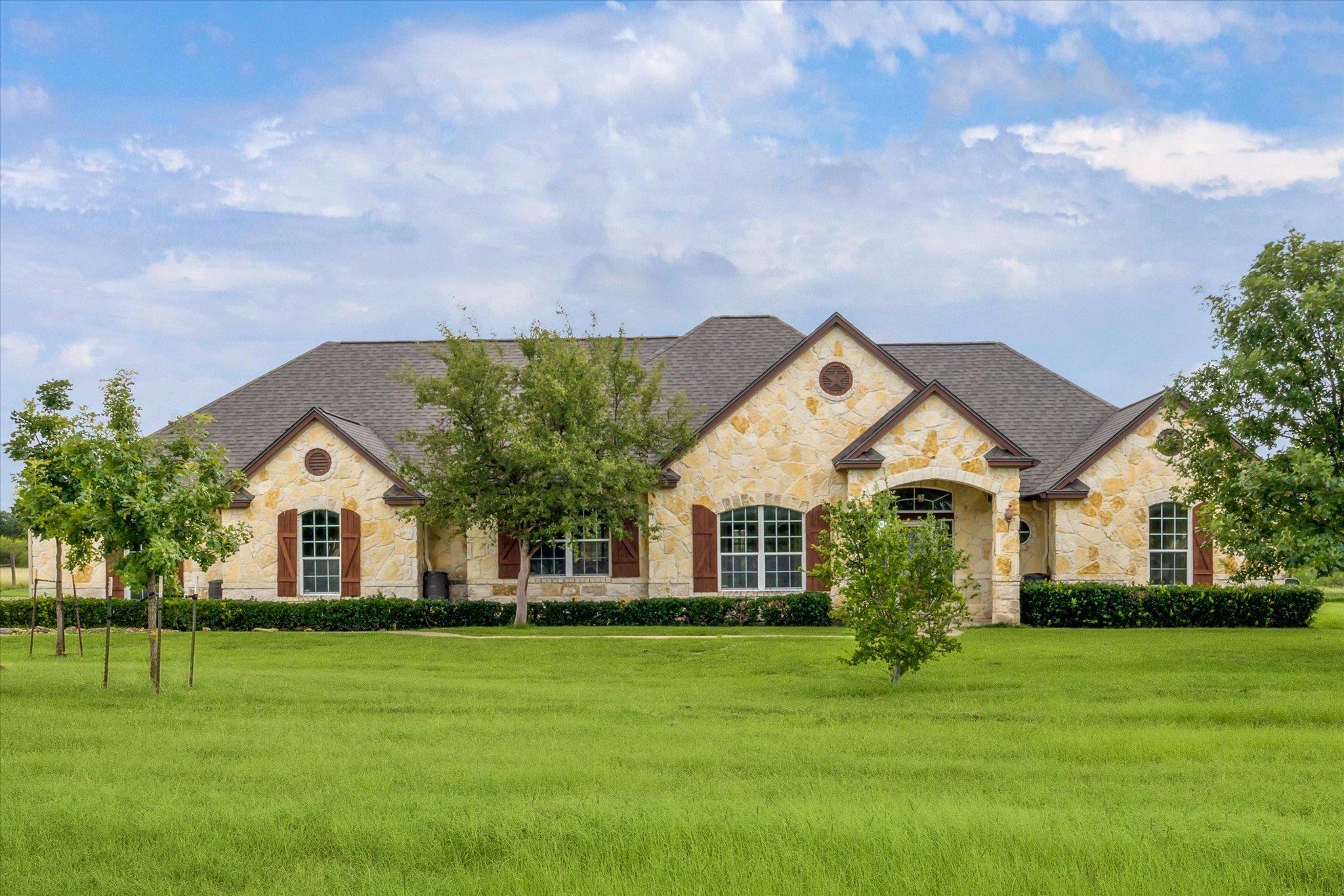 144 Escondido Dr, Del Valle, TX 78617