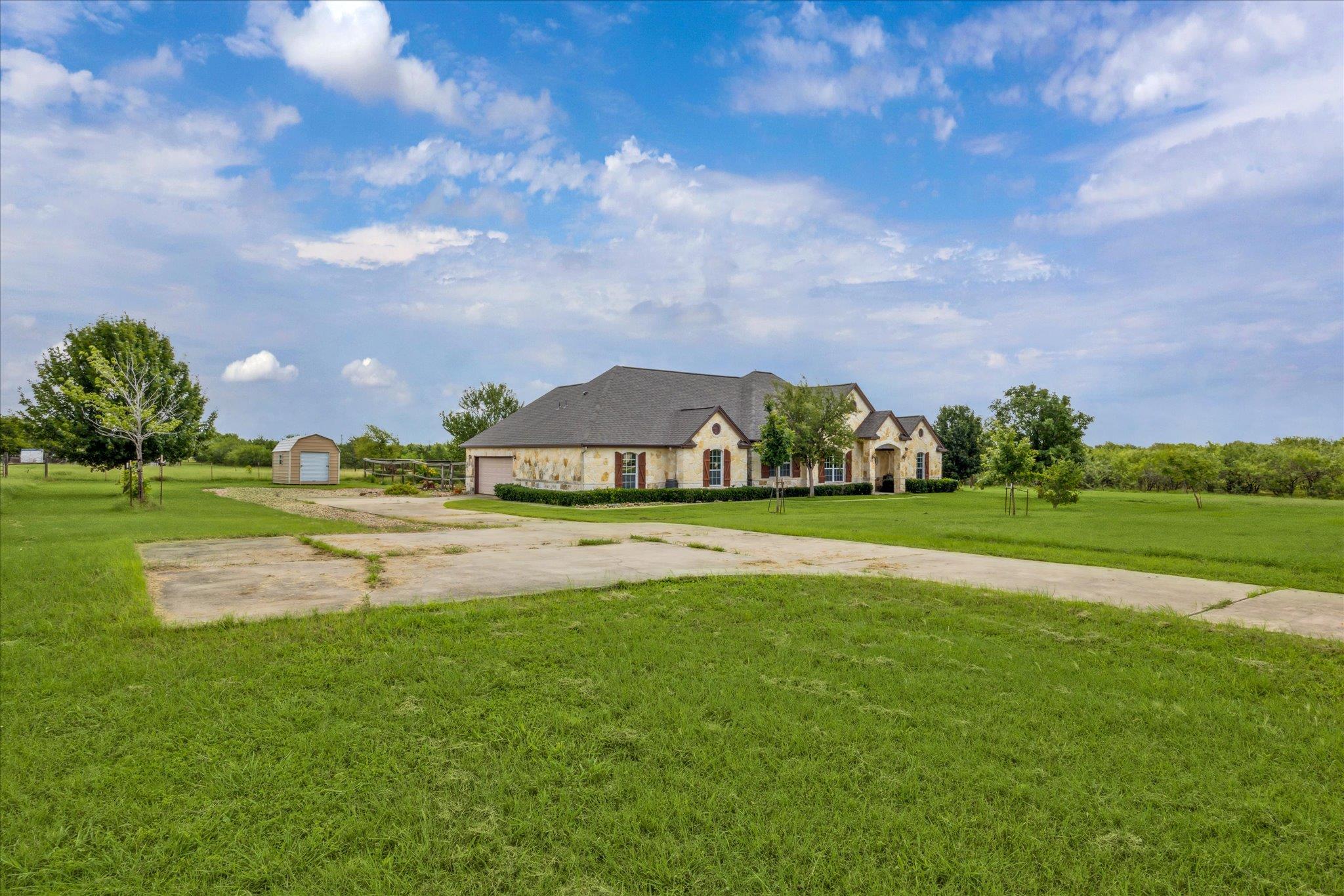 144 Escondido Dr, Del Valle, TX 78617