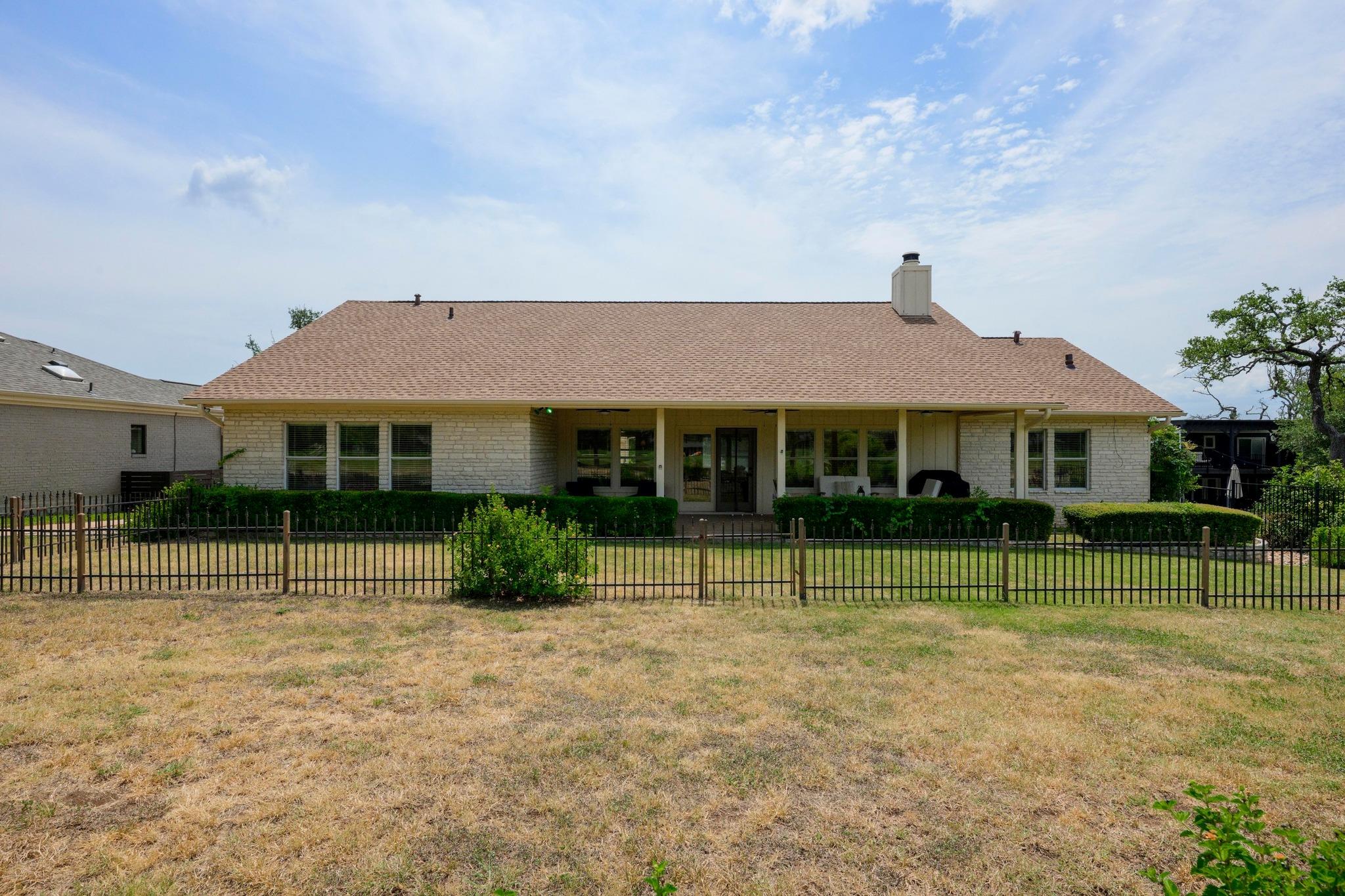 911 Vanguard St, Lakeway, TX 78734