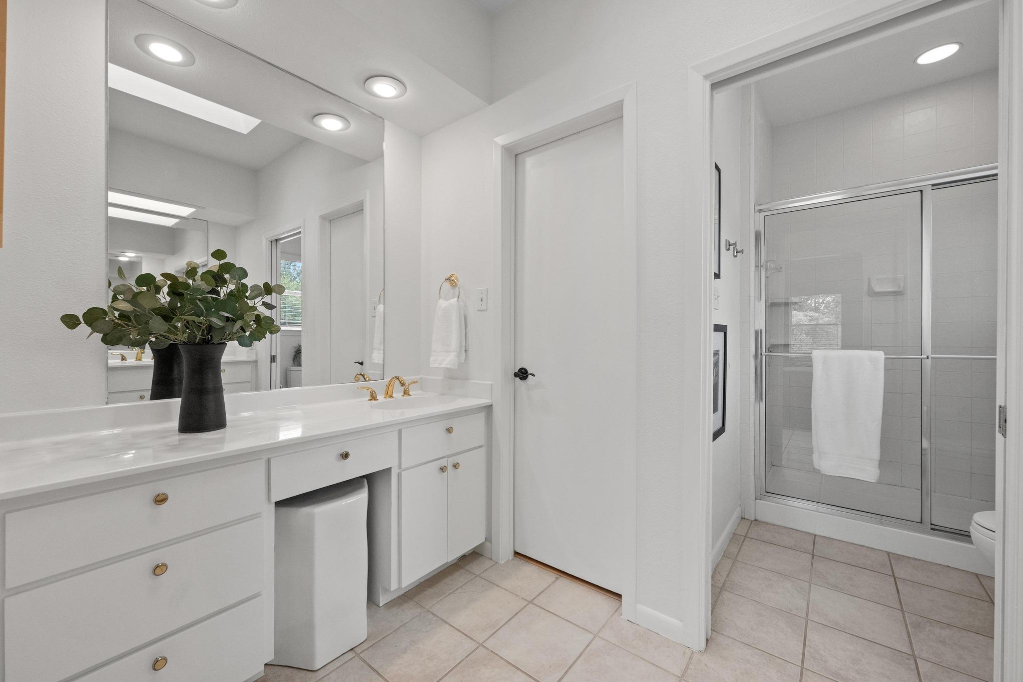 911 Vanguard St, Lakeway, TX 78734