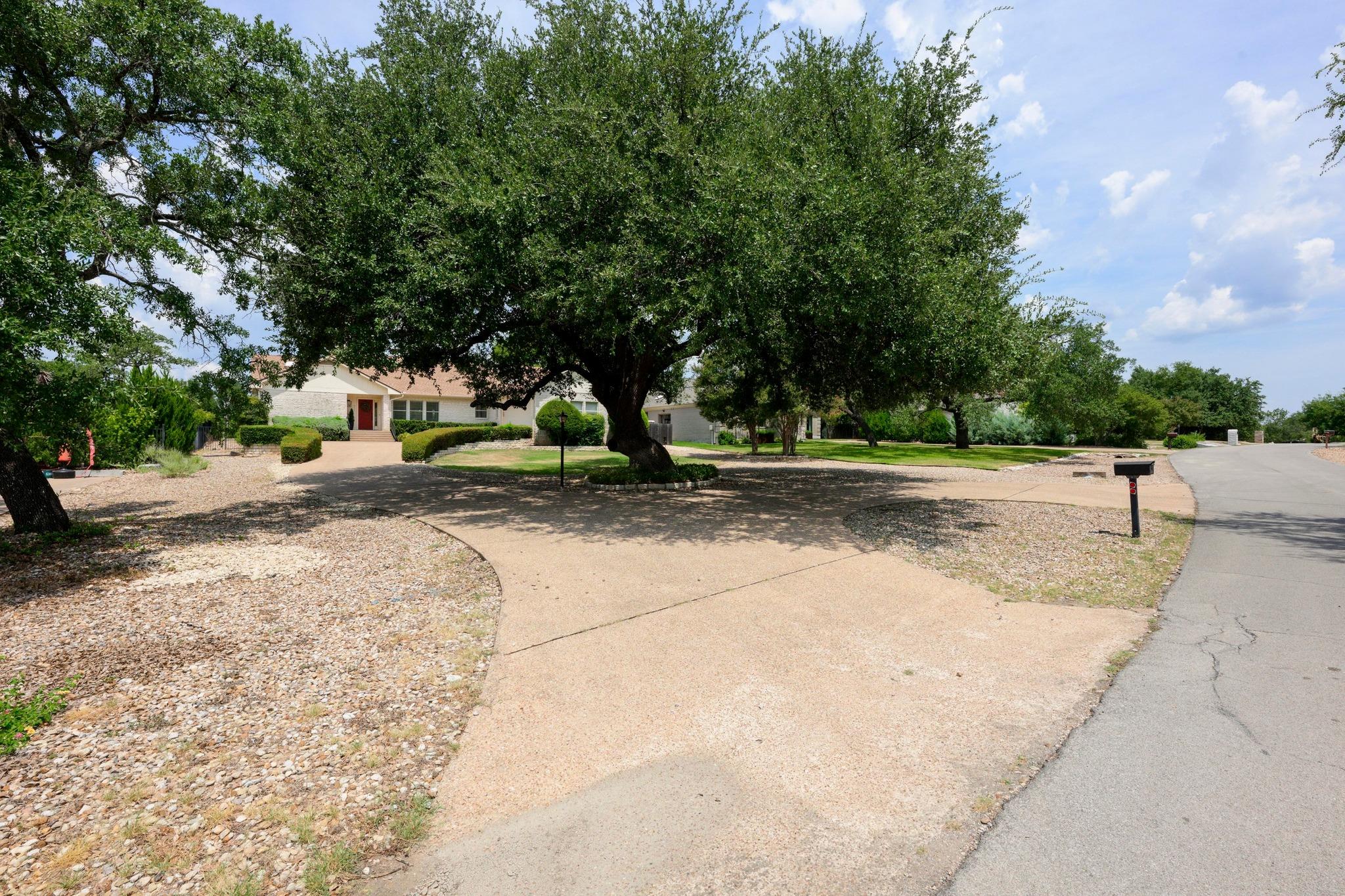 911 Vanguard St, Lakeway, TX 78734