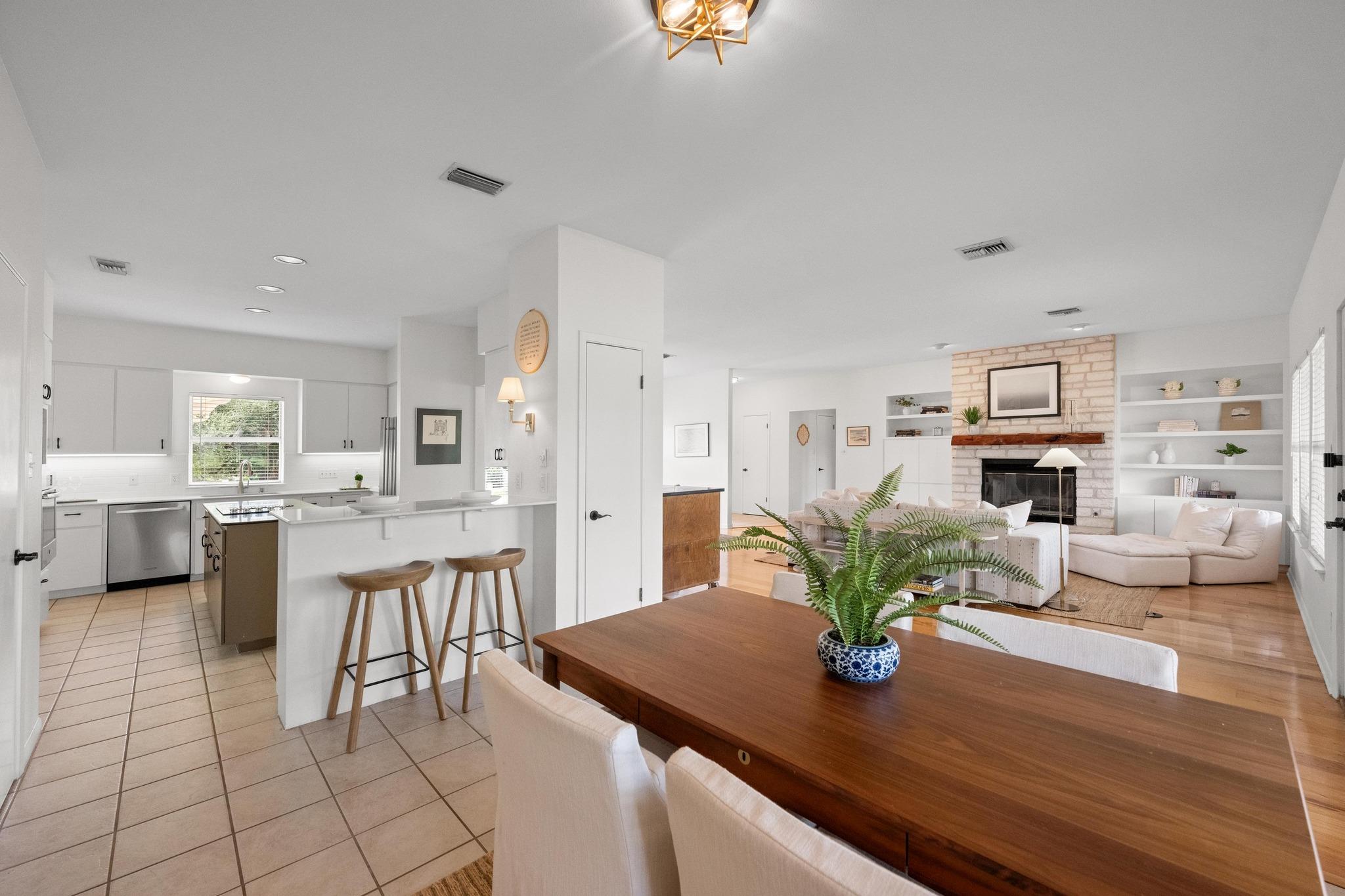 911 Vanguard St, Lakeway, TX 78734