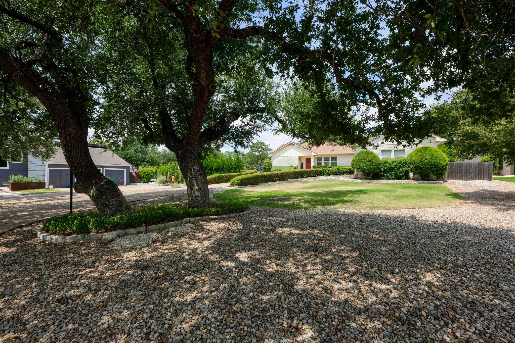 911 Vanguard St, Lakeway, TX 78734