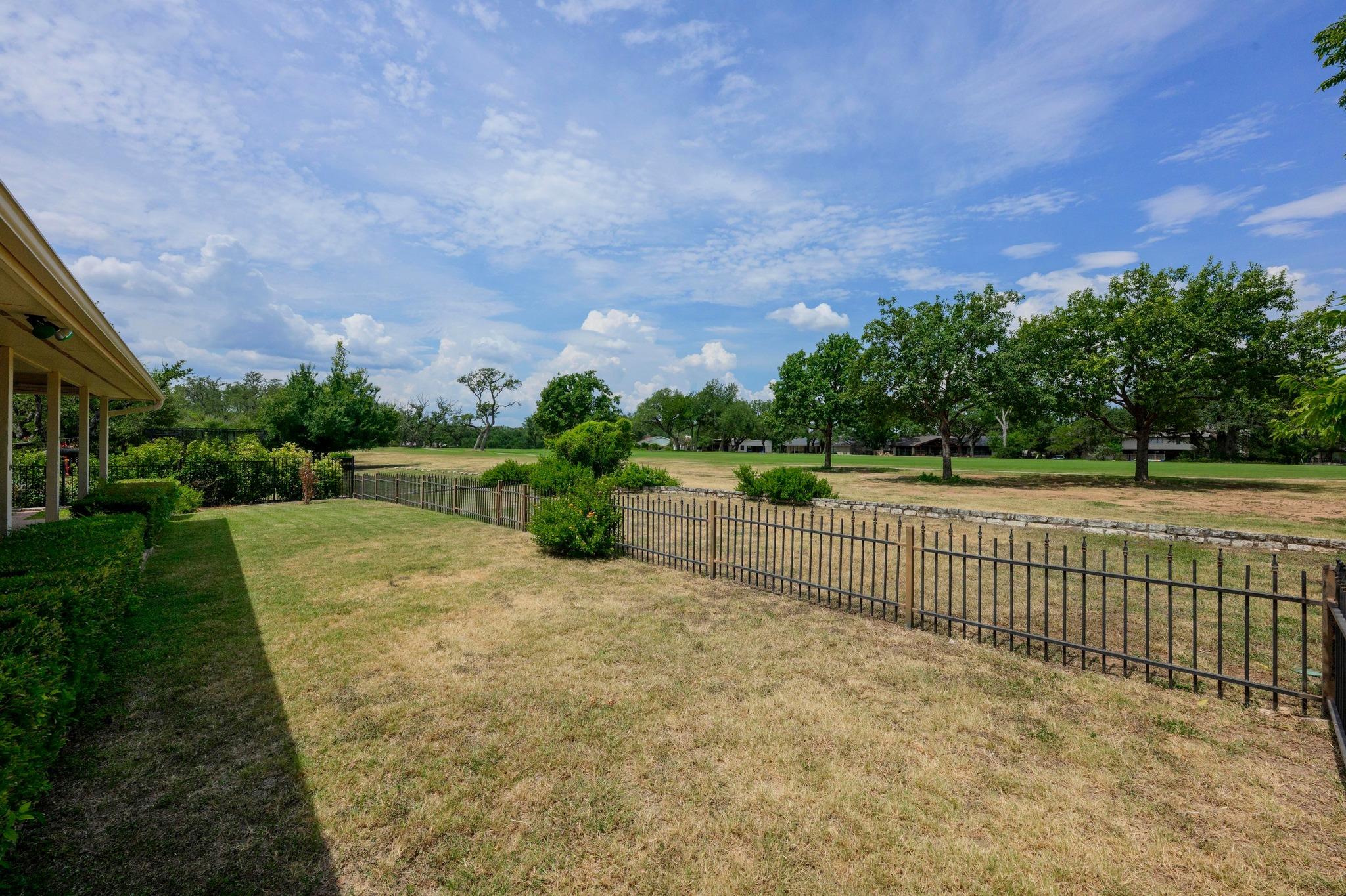 911 Vanguard St, Lakeway, TX 78734