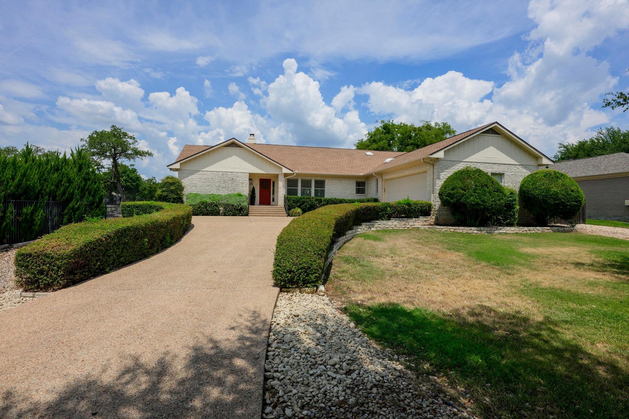 911 Vanguard St, Lakeway, TX 78734