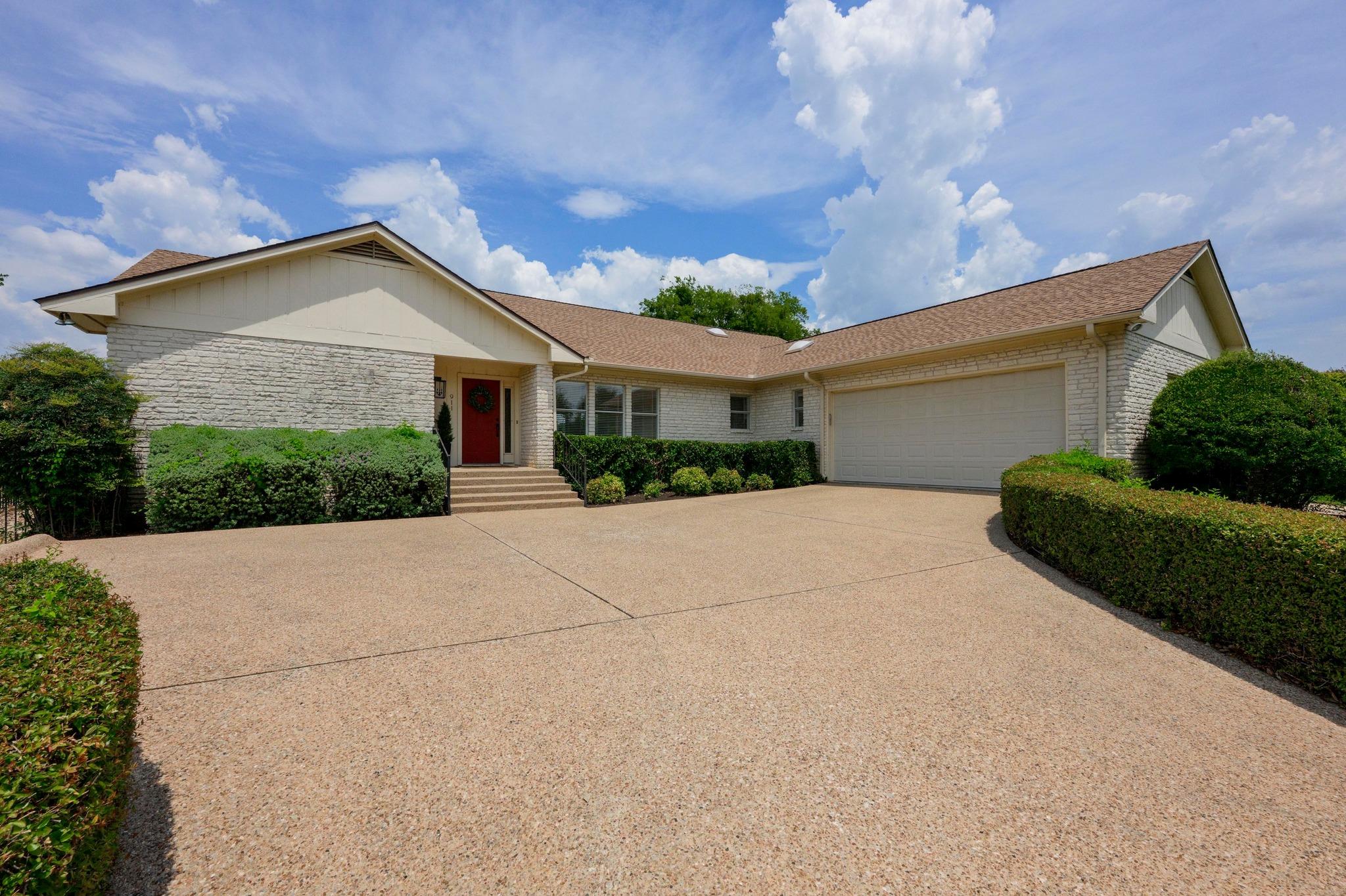 911 Vanguard St, Lakeway, TX 78734
