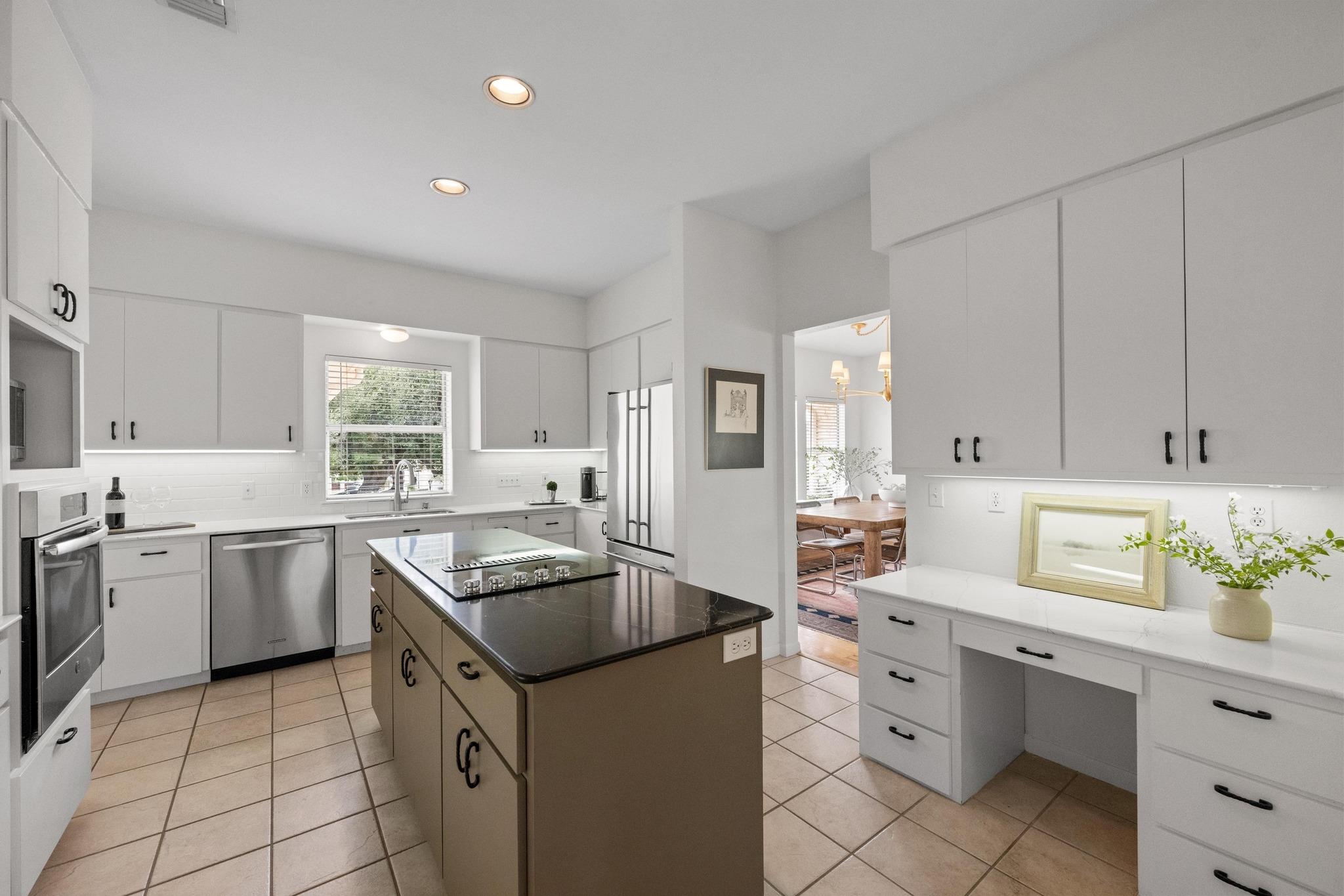 911 Vanguard St, Lakeway, TX 78734