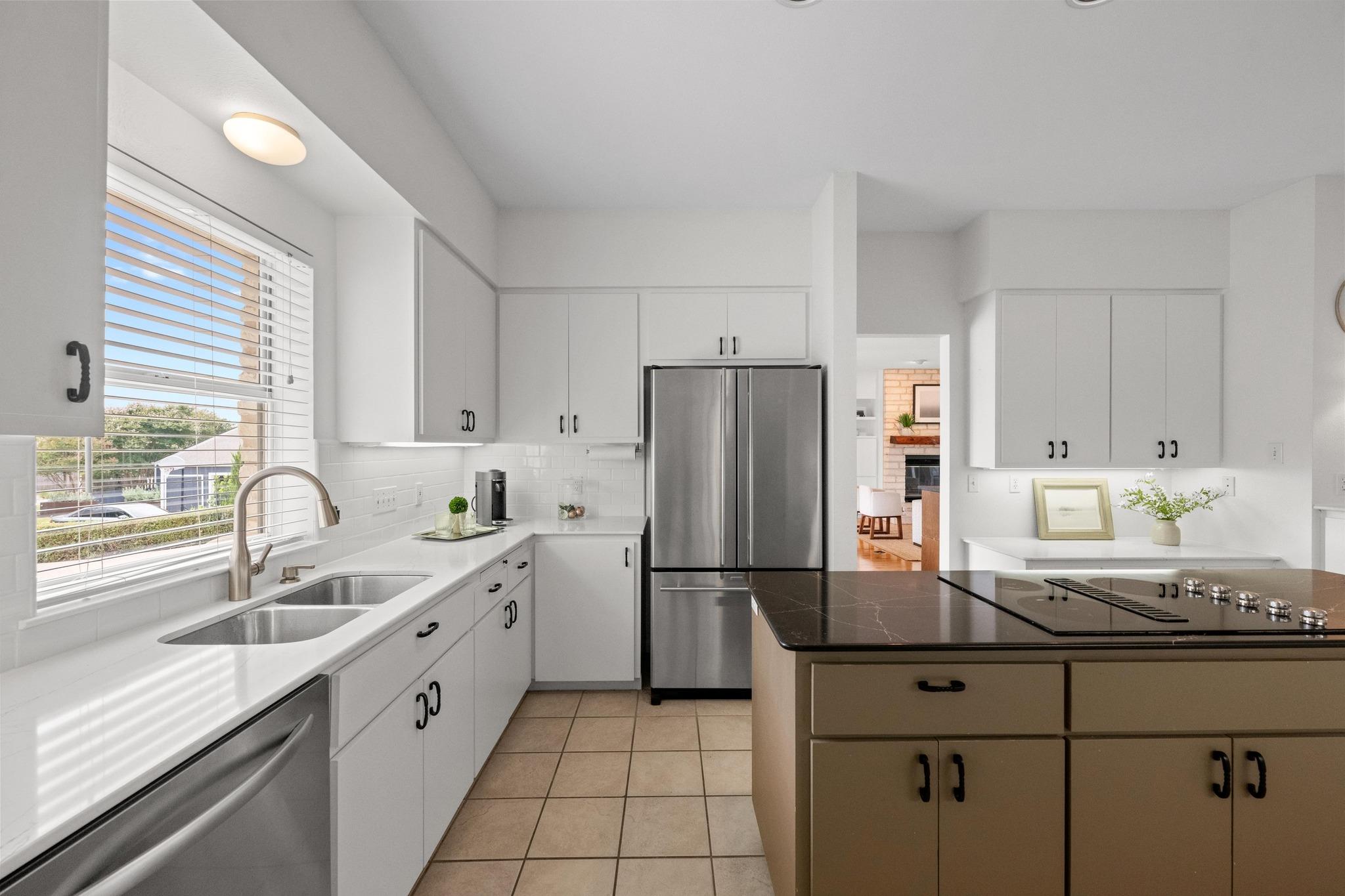 911 Vanguard St, Lakeway, TX 78734