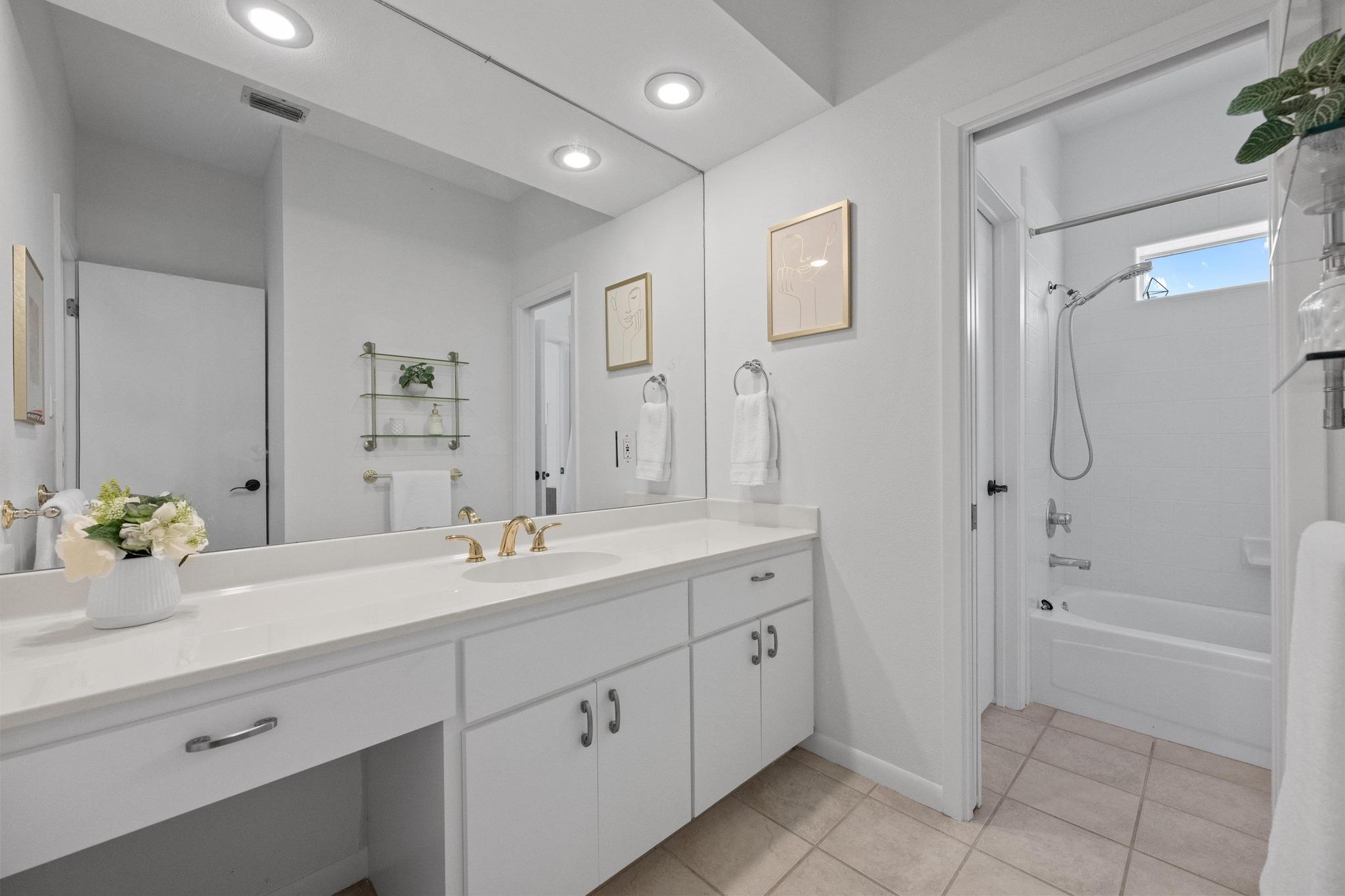 911 Vanguard St, Lakeway, TX 78734