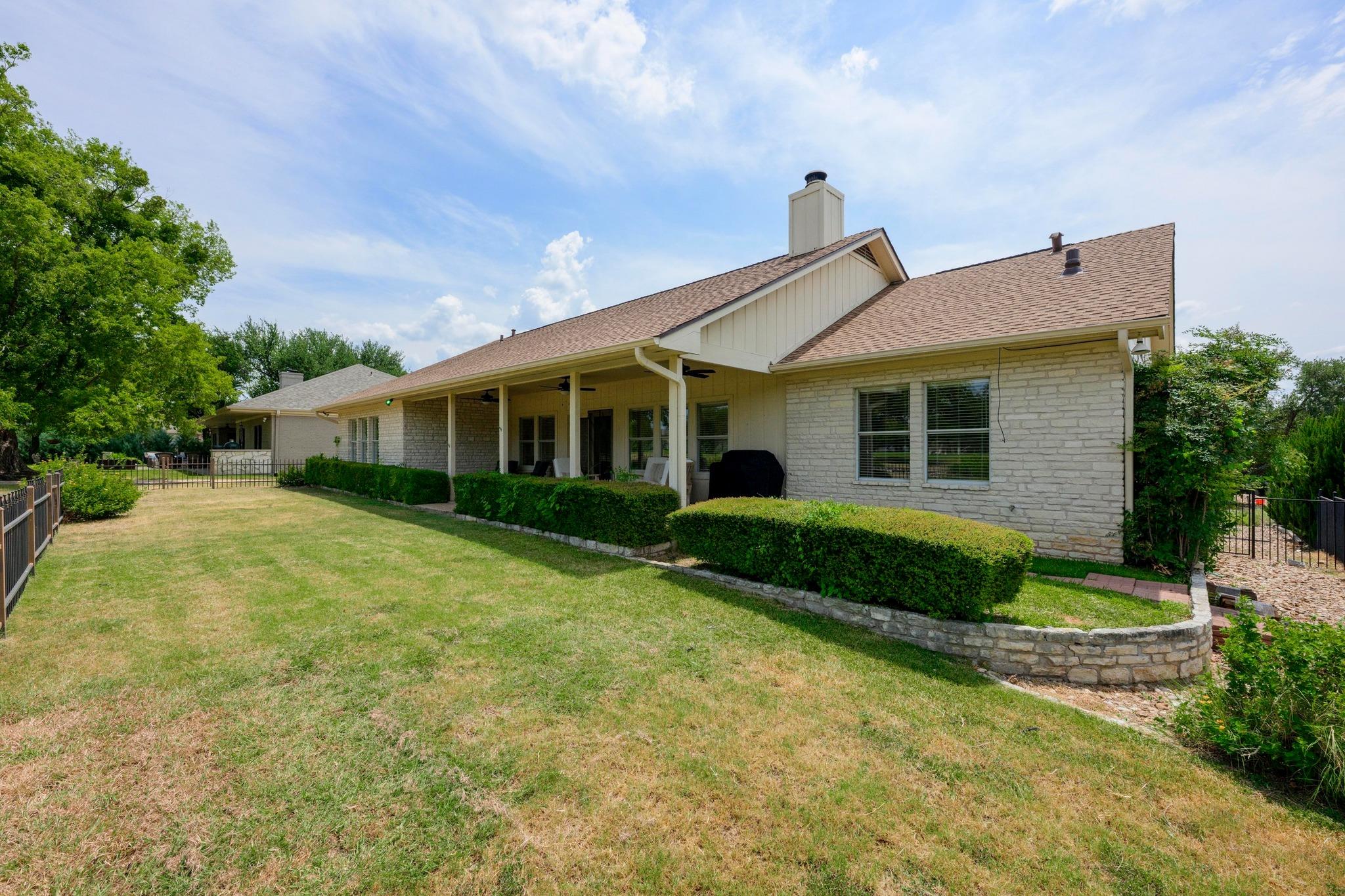 911 Vanguard St, Lakeway, TX 78734