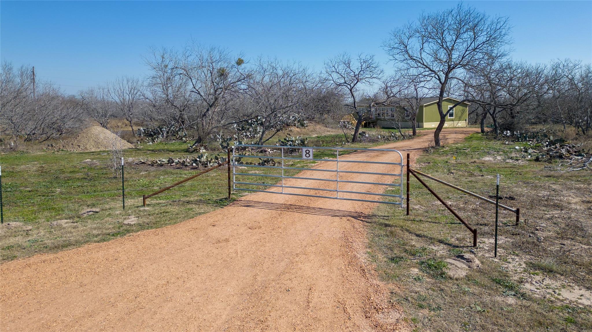 154 Cowboy Rd, Gonzales, TX 78629