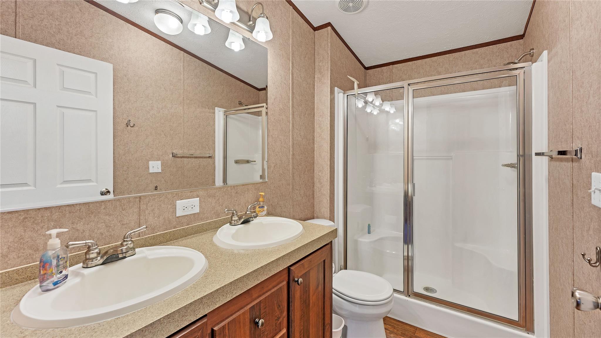154 Cowboy Rd, Gonzales, TX 78629