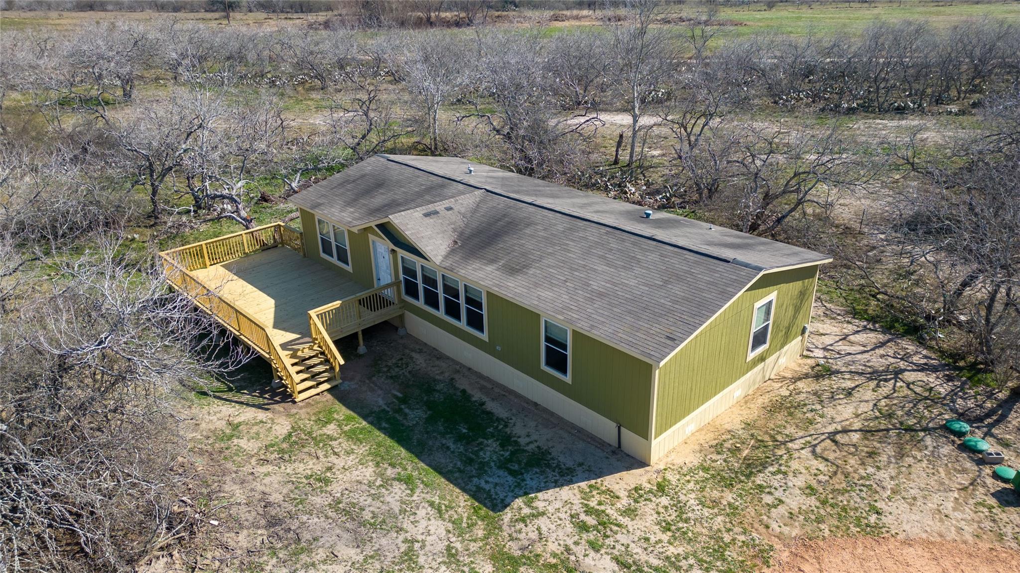 154 Cowboy Rd, Gonzales, TX 78629