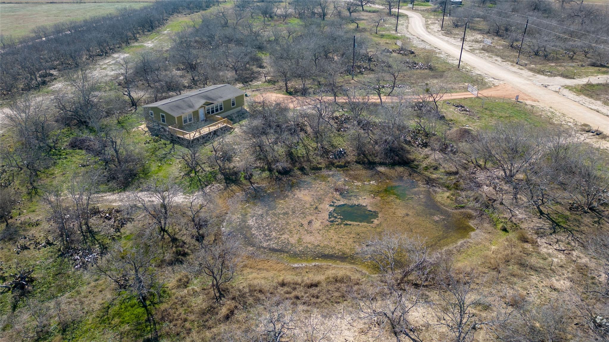 154 Cowboy Rd, Gonzales, TX 78629