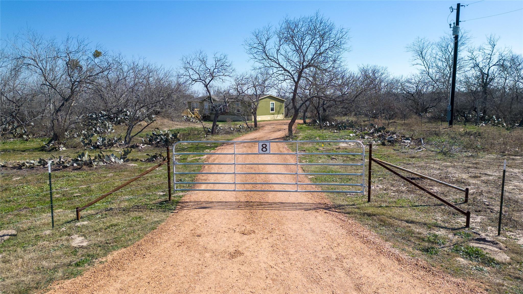 154 Cowboy Rd, Gonzales, TX 78629
