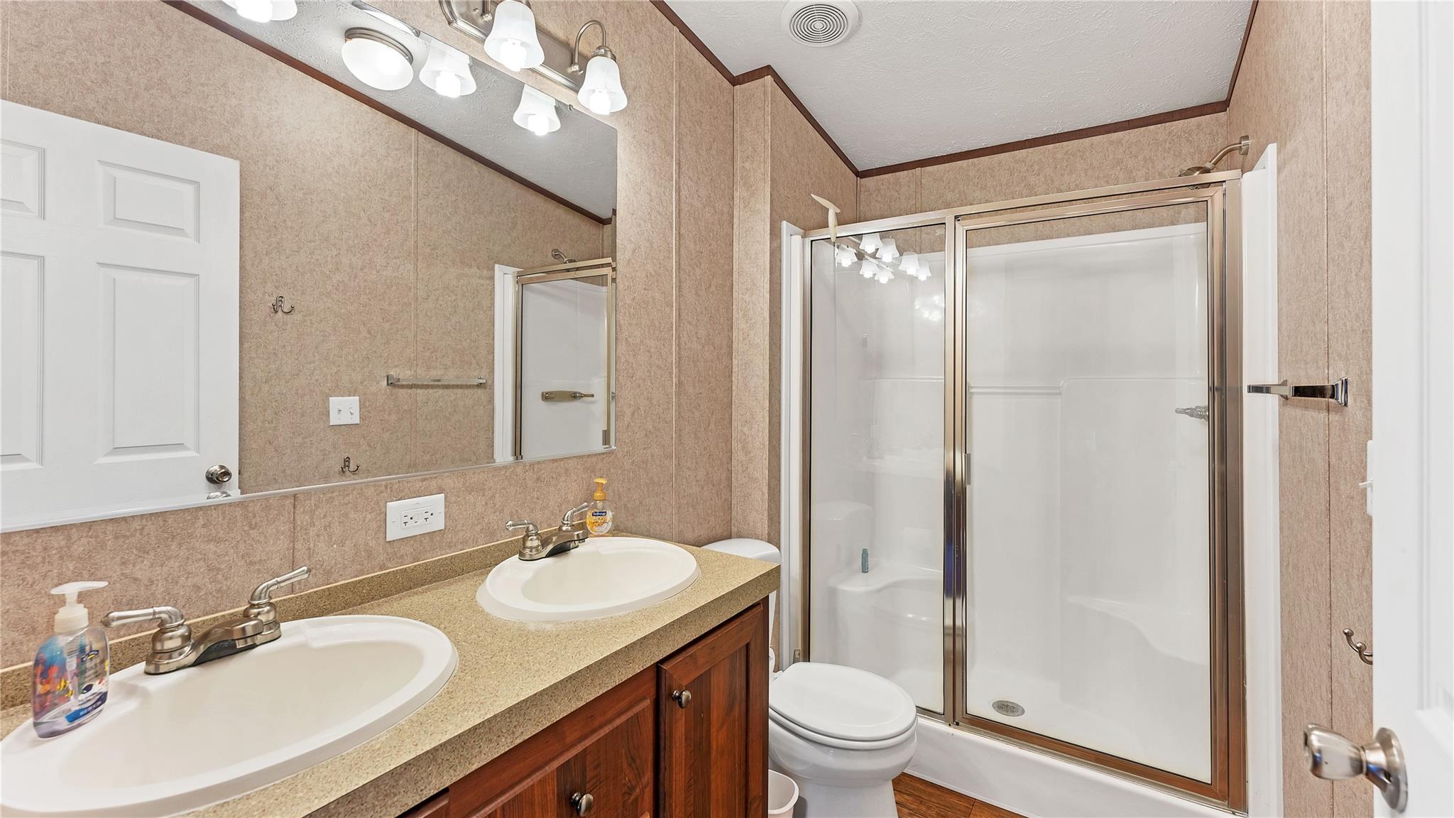 154 Cowboy Rd, Gonzales, TX 78629