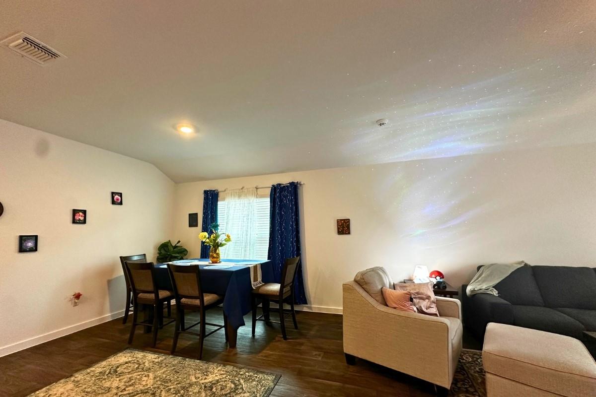 106 Canadian River Trl, Hutto, TX 78634