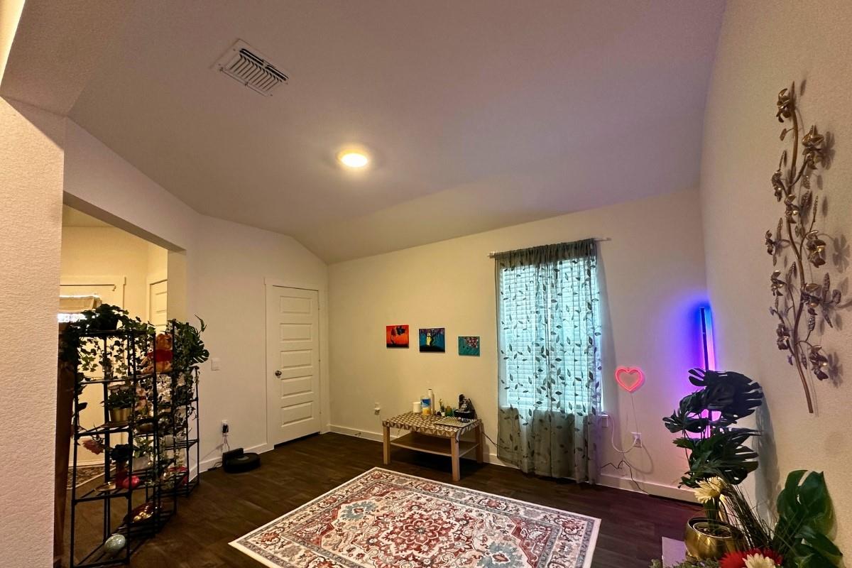 106 Canadian River Trl, Hutto, TX 78634