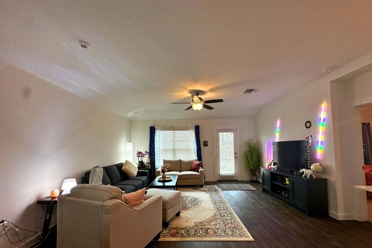 106 Canadian River Trl, Hutto, TX 78634
