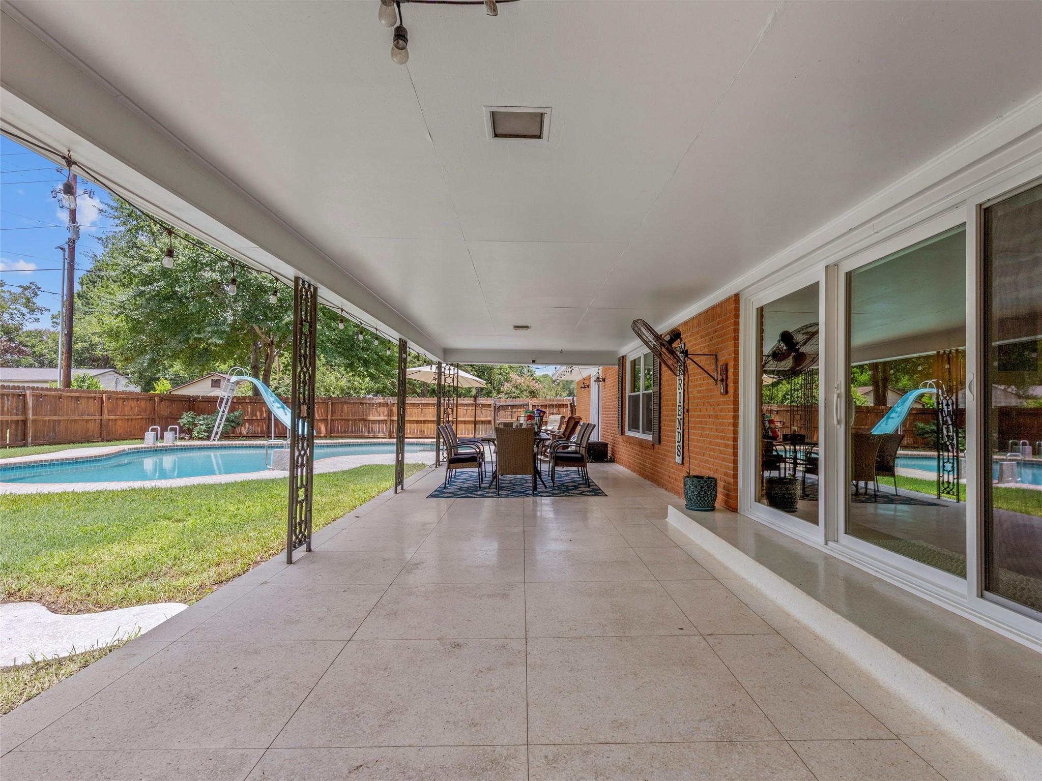 705 Whitehead St, Smithville, TX 78957