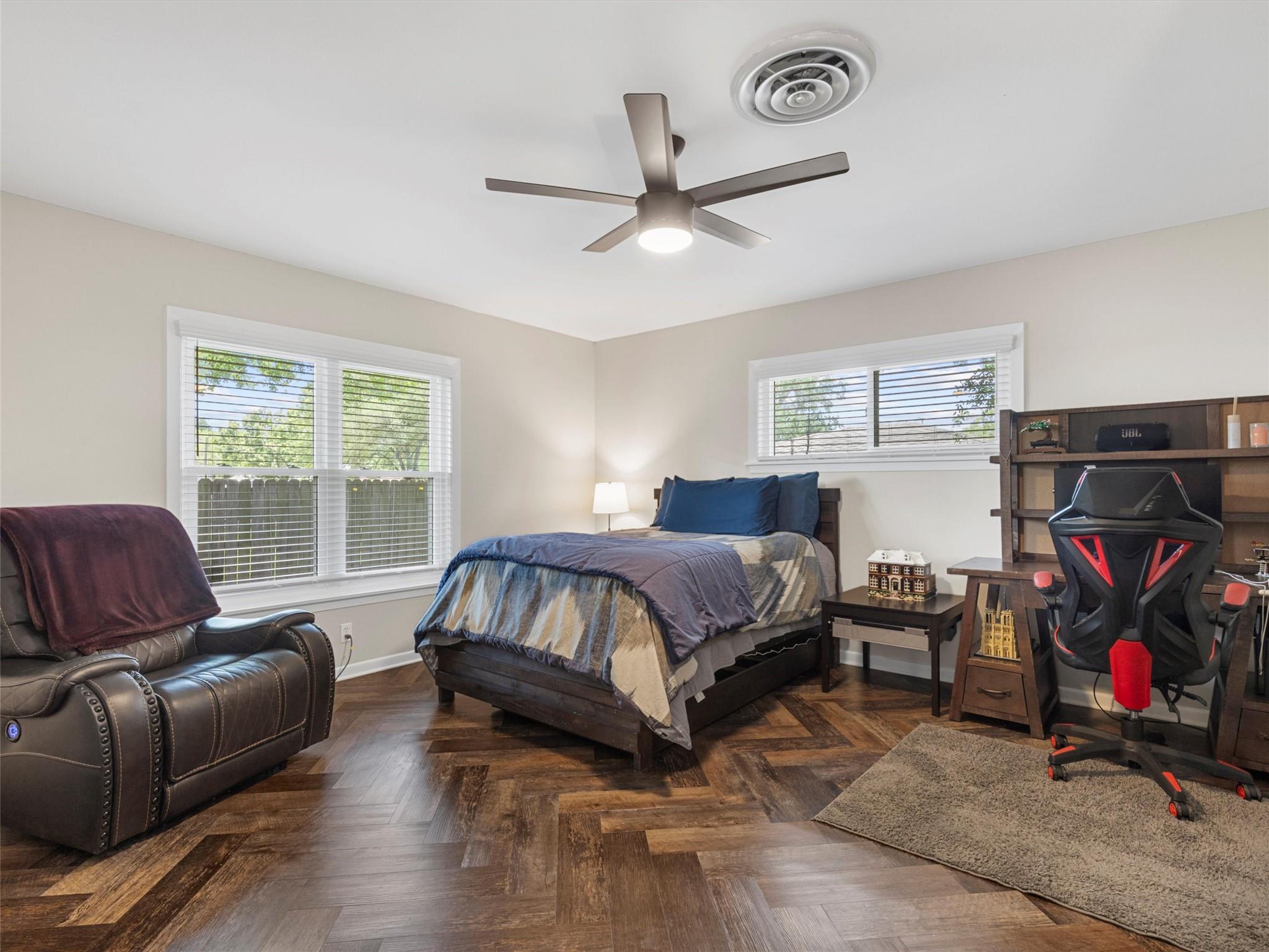 705 Whitehead St, Smithville, TX 78957