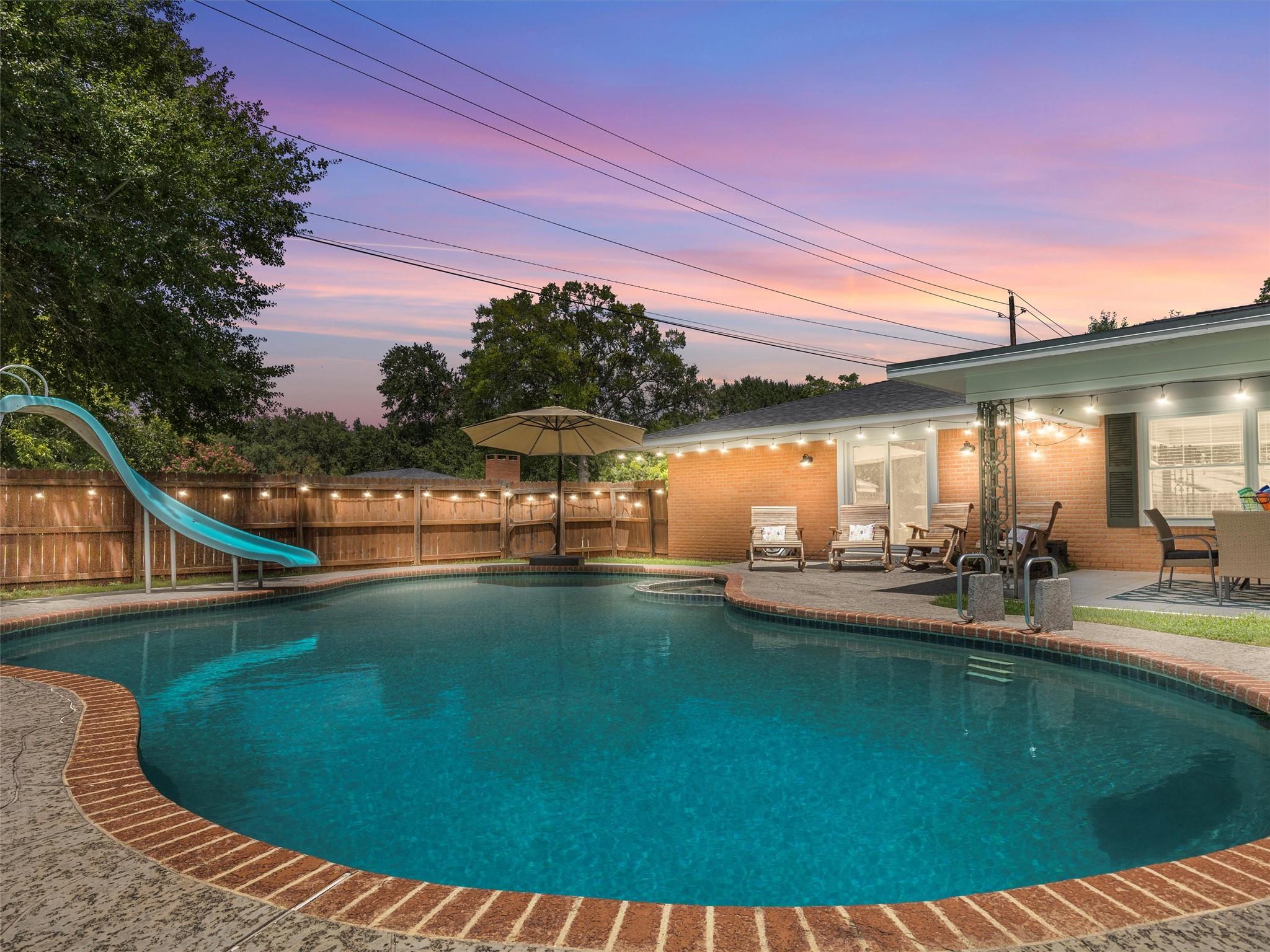 705 Whitehead St, Smithville, TX 78957