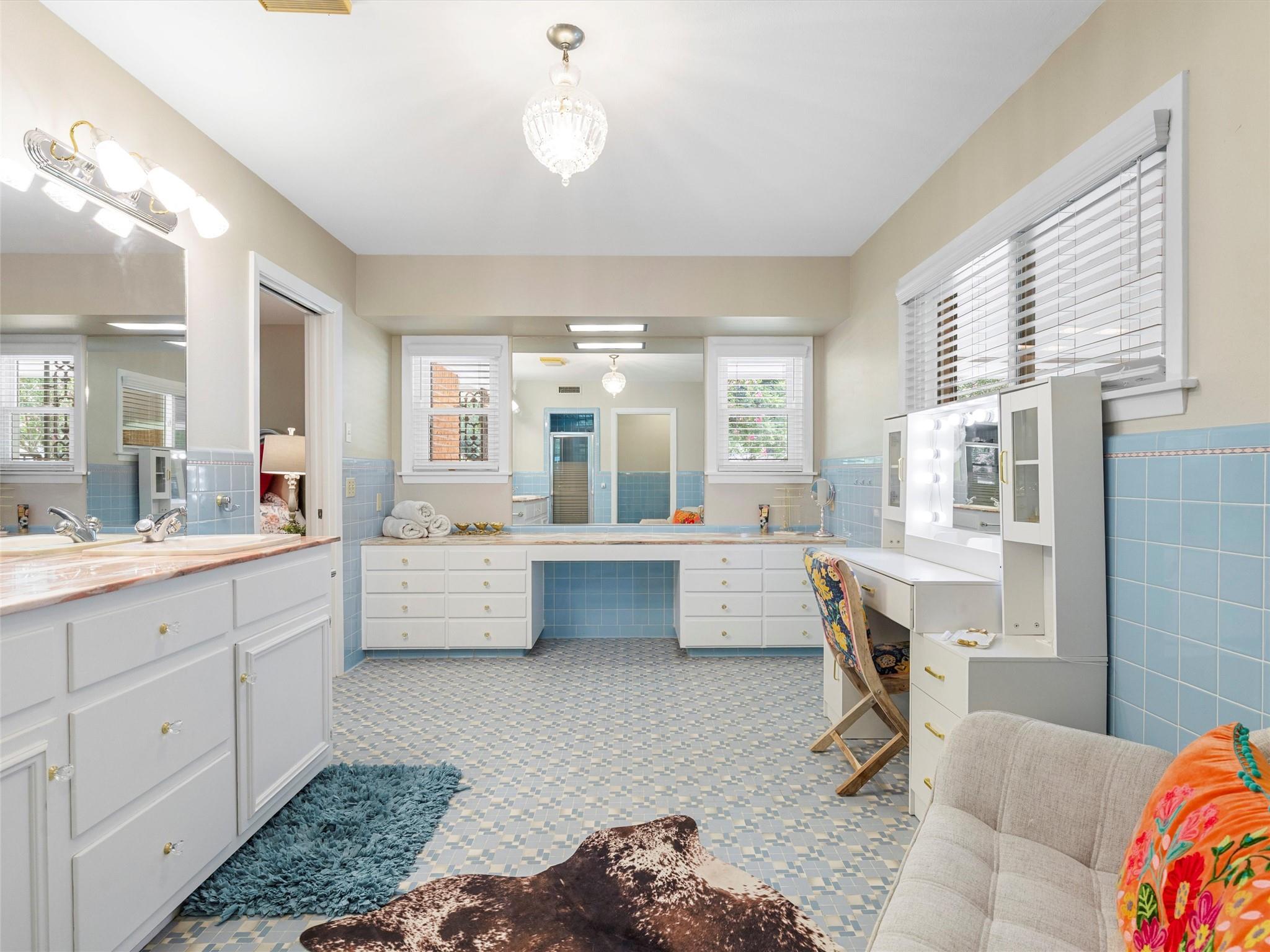 705 Whitehead St, Smithville, TX 78957