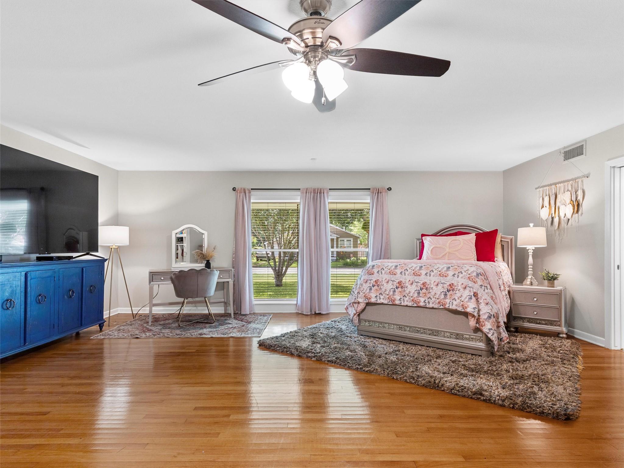 705 Whitehead St, Smithville, TX 78957