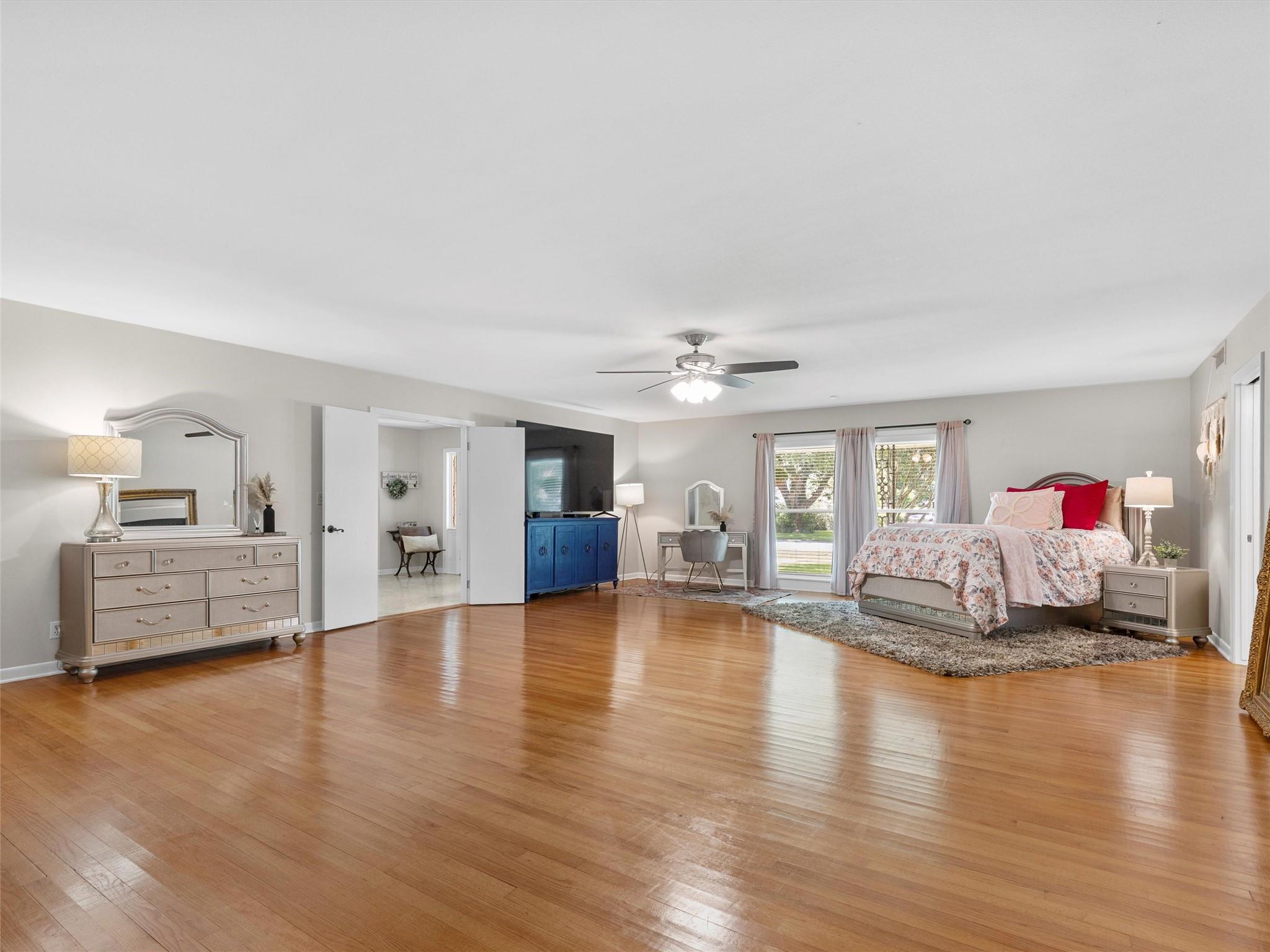 705 Whitehead St, Smithville, TX 78957