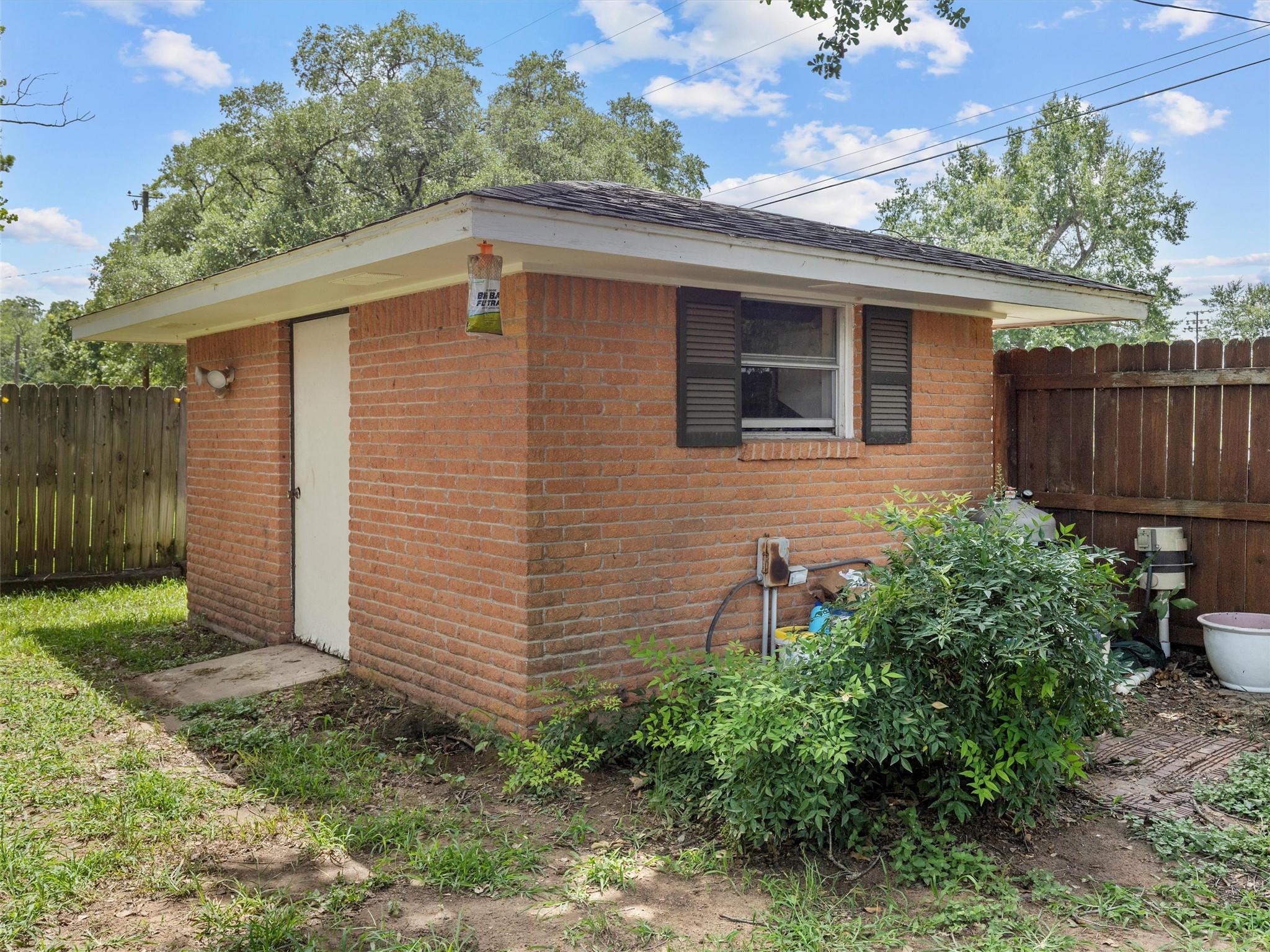 705 Whitehead St, Smithville, TX 78957