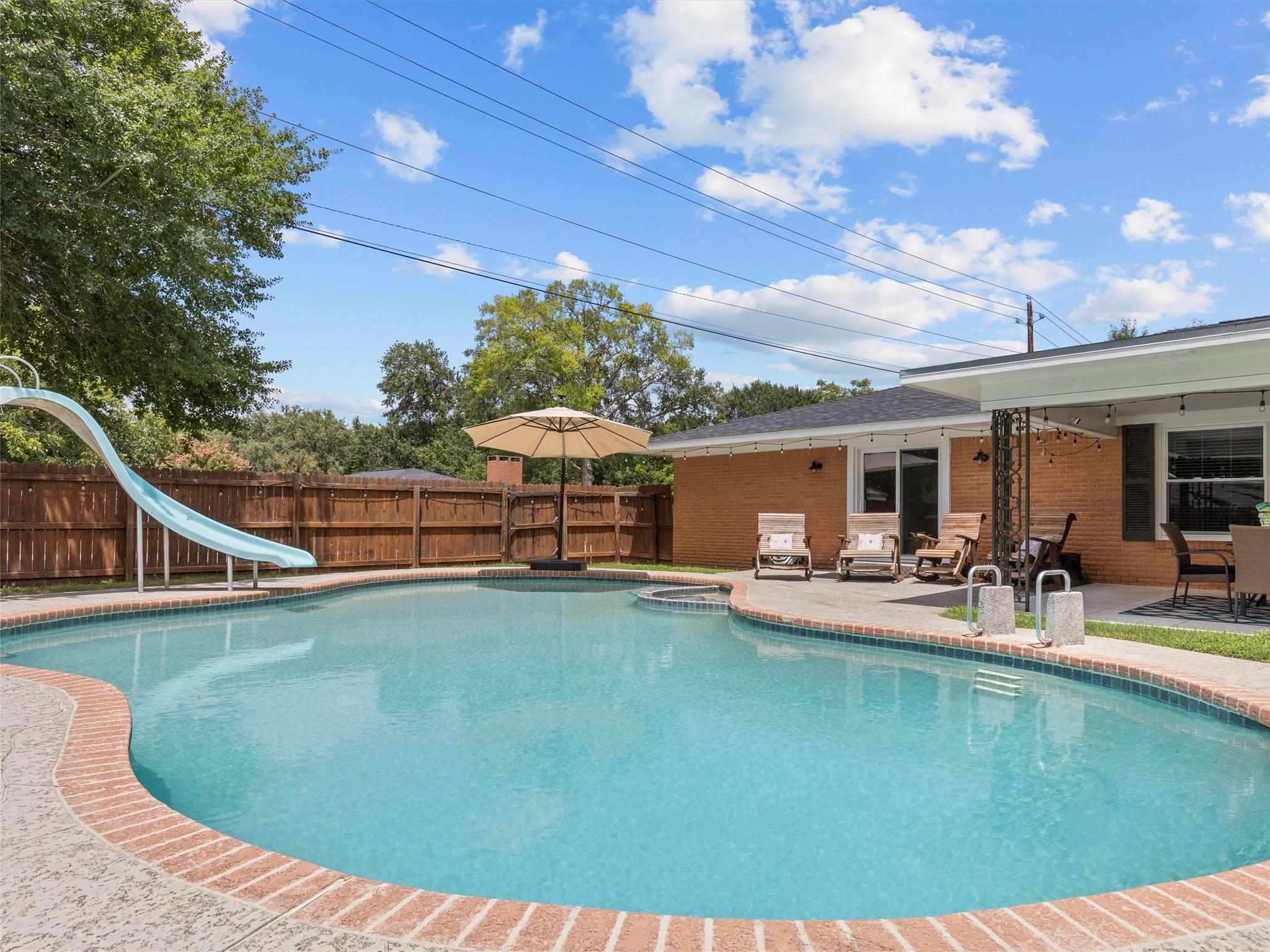 705 Whitehead St, Smithville, TX 78957