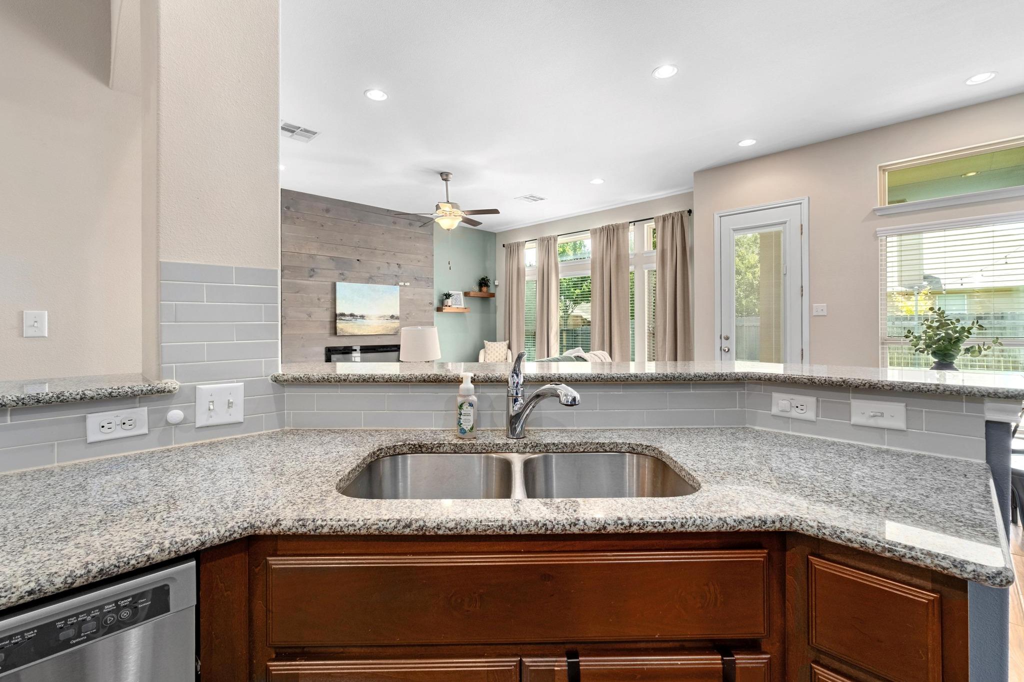 212 Blue Spruce Way, Round Rock, TX 78664