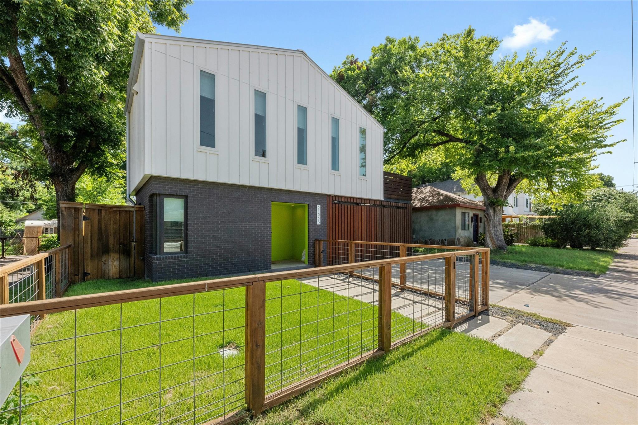 2106 Holly St # A, Austin, TX 78702