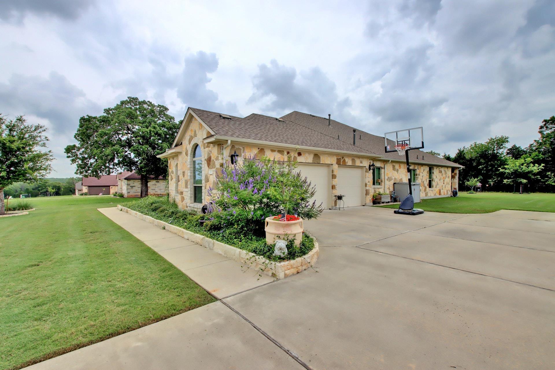 323 Chisholm Trl, Bastrop, TX 78602