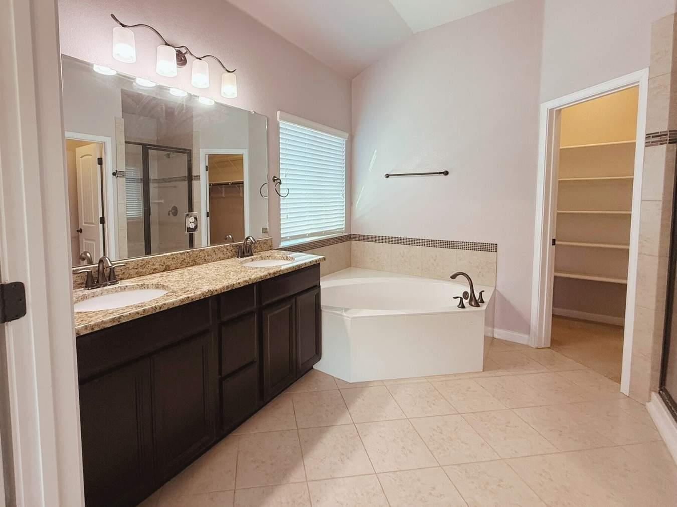 323 Chisholm Trl, Bastrop, TX 78602