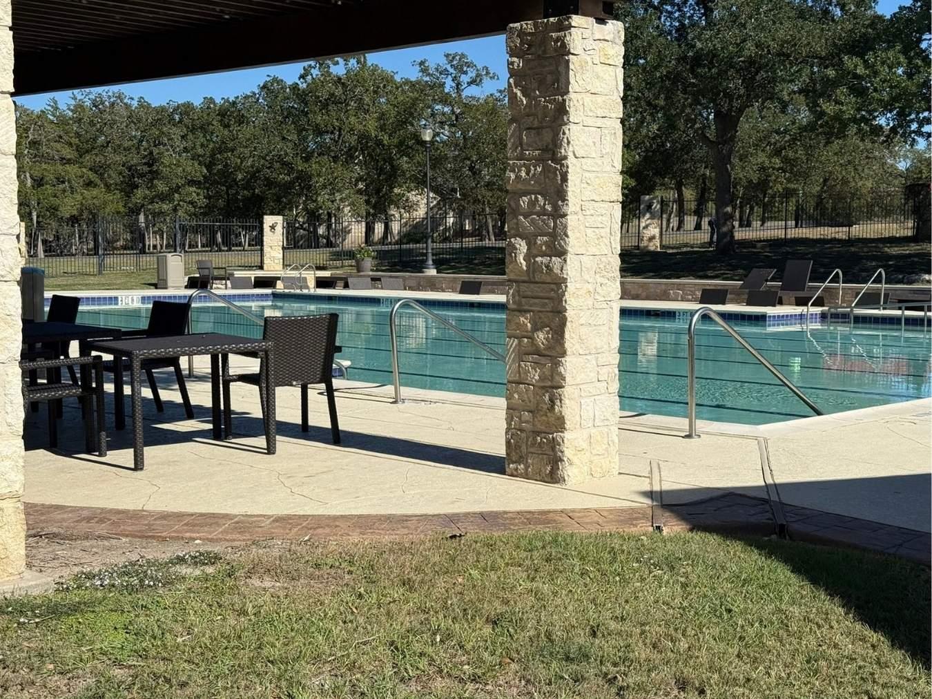 323 Chisholm Trl, Bastrop, TX 78602