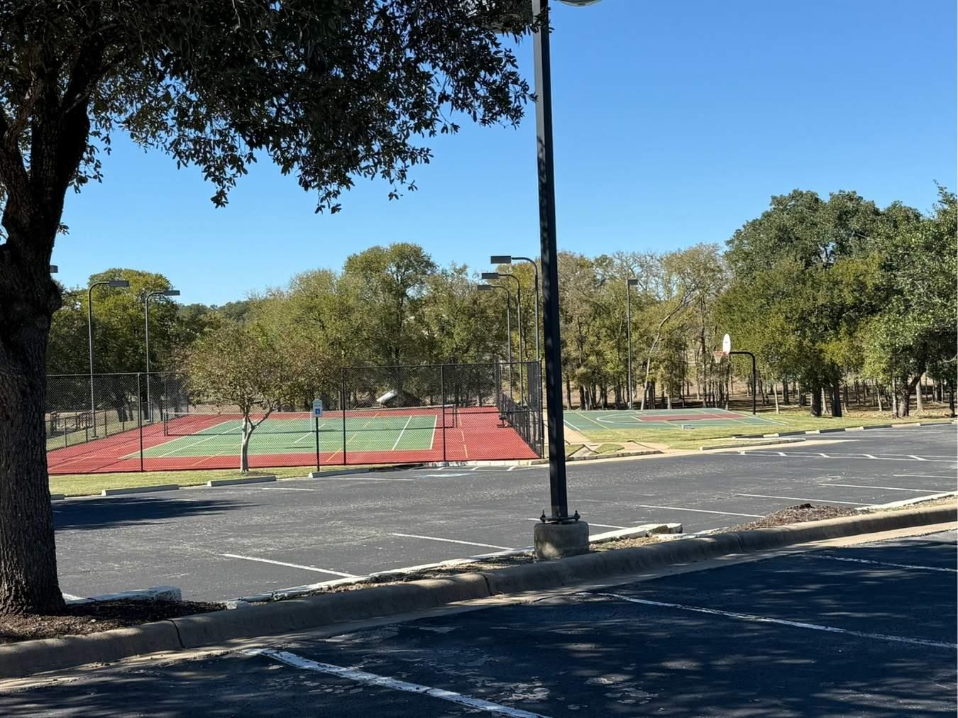 323 Chisholm Trl, Bastrop, TX 78602