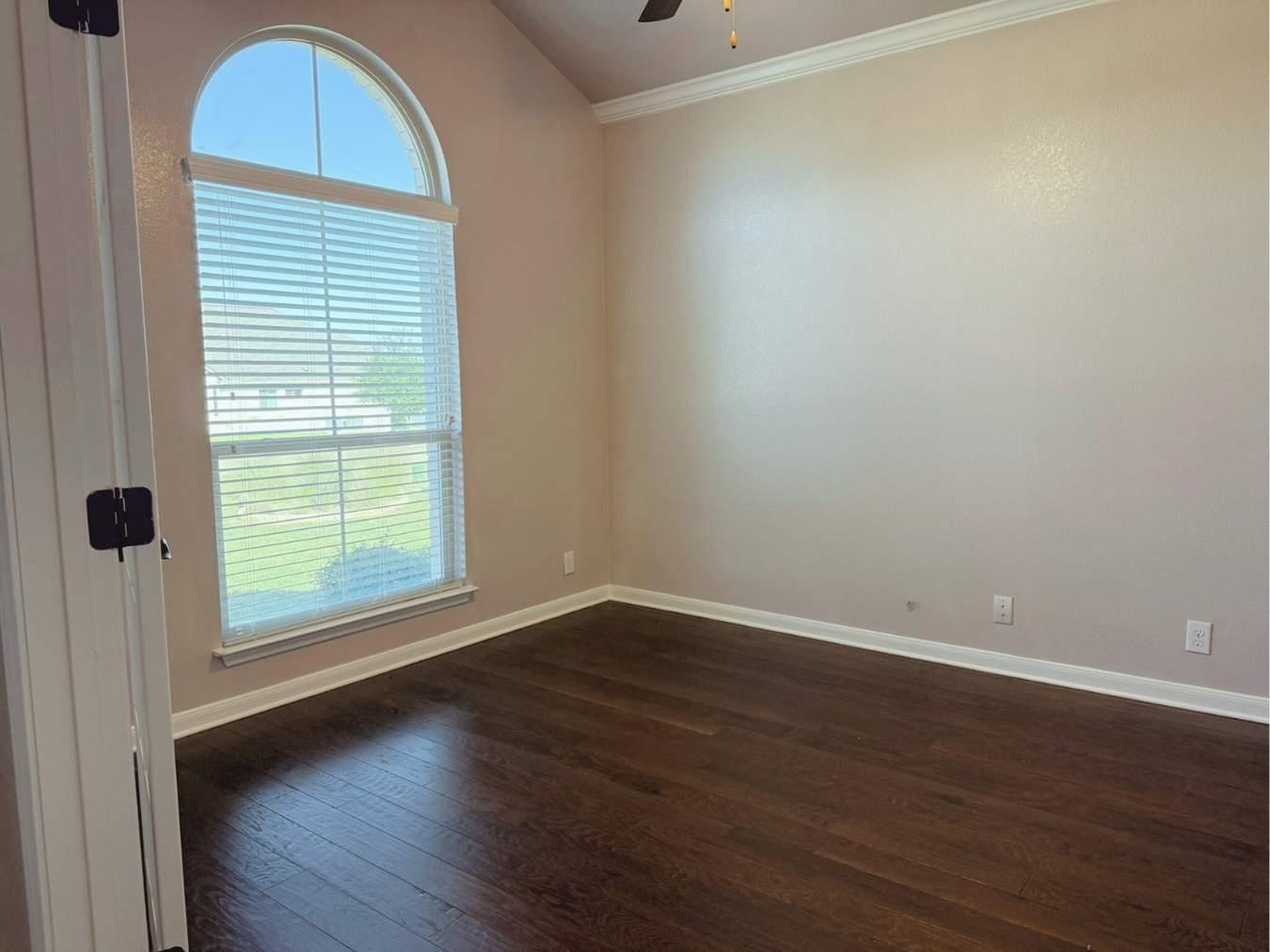 323 Chisholm Trl, Bastrop, TX 78602