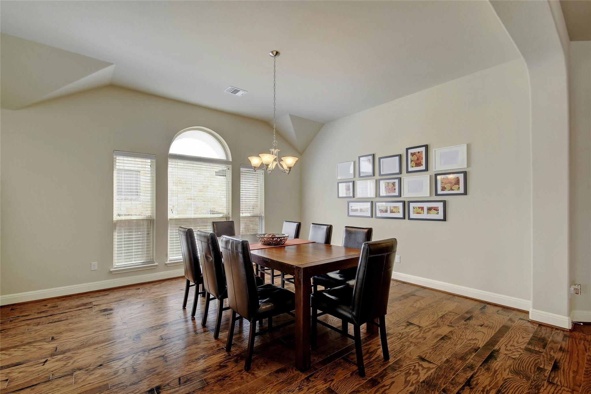 578 Ledge Stone Dr, Austin, TX 78737