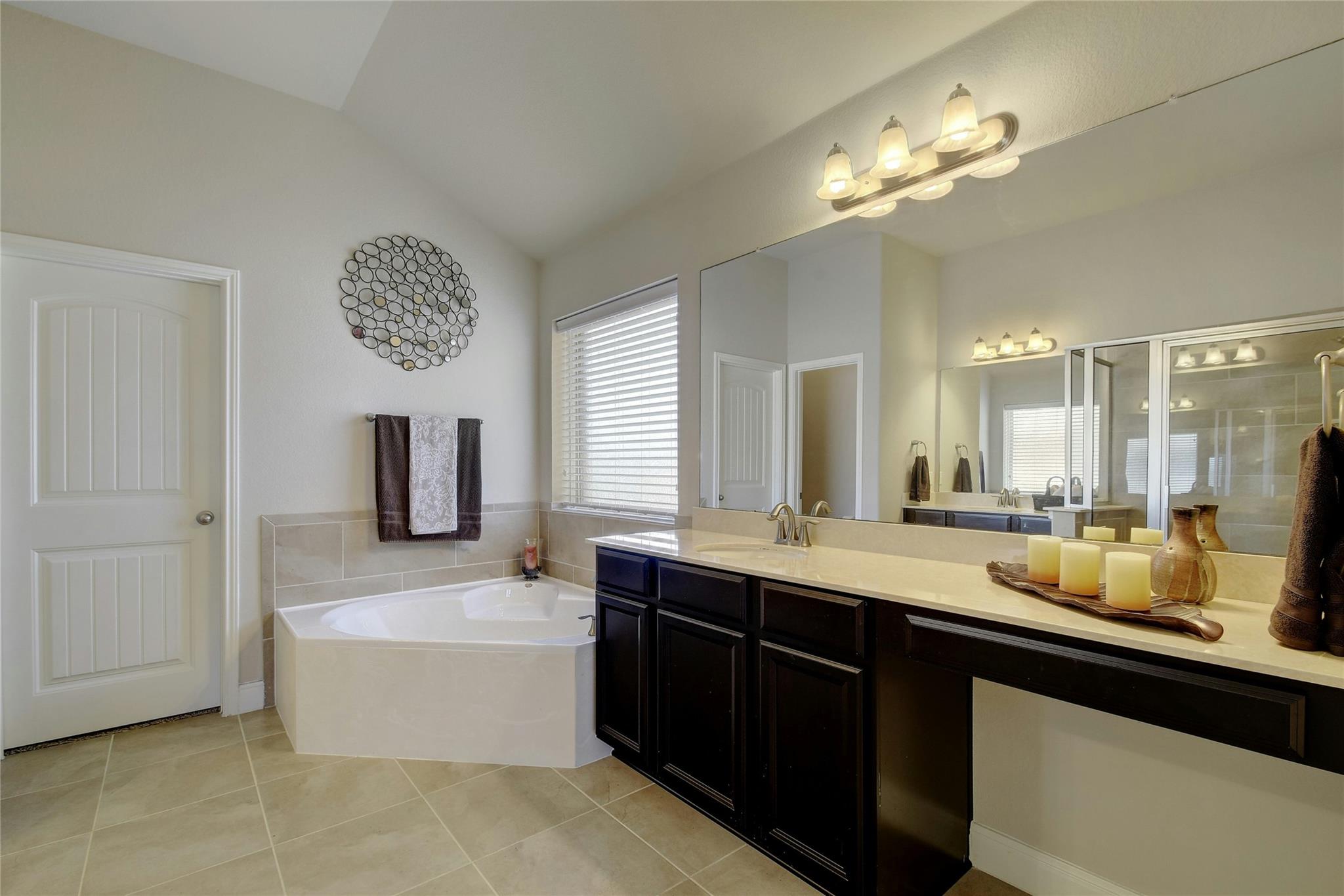 578 Ledge Stone Dr, Austin, TX 78737