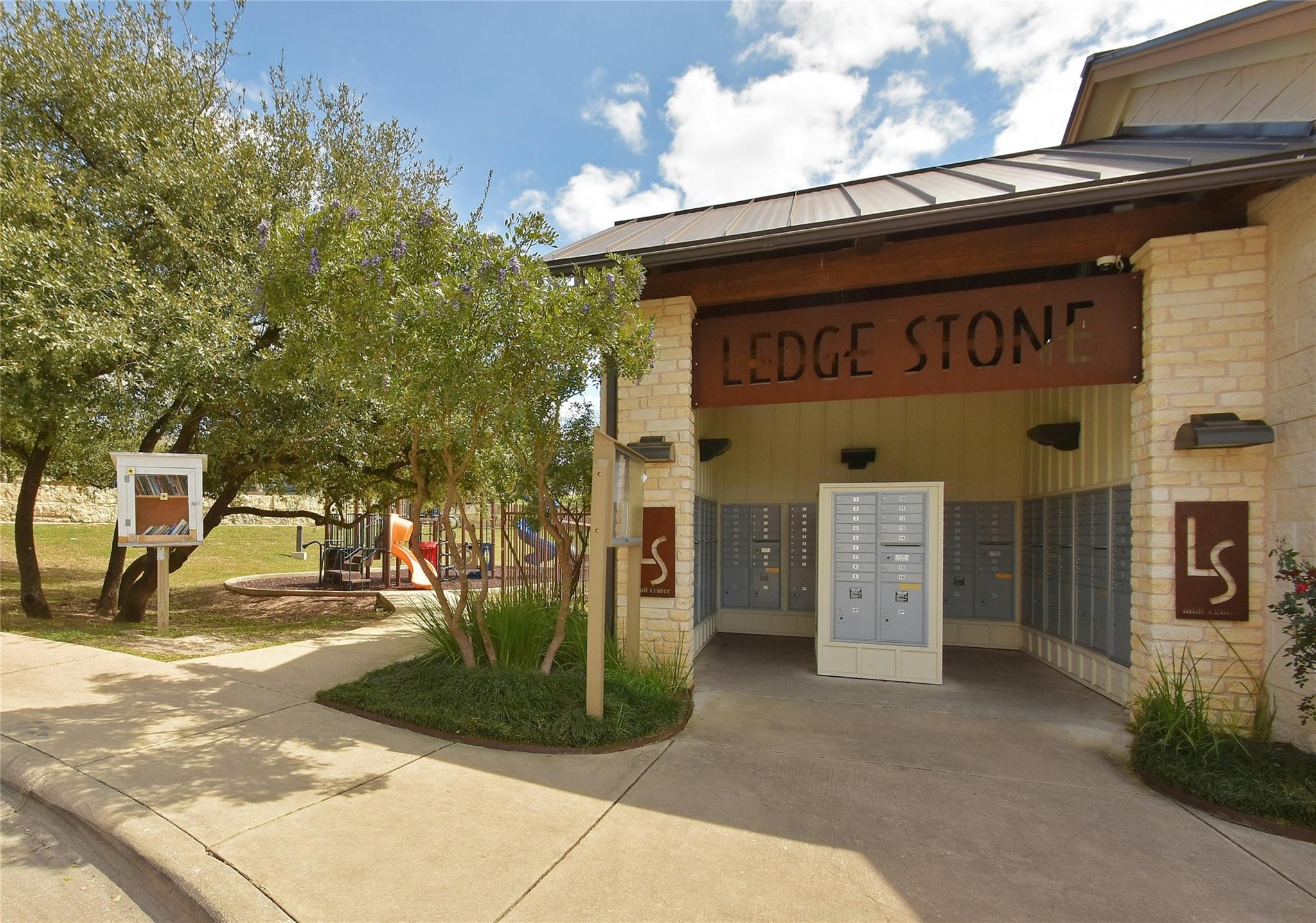 578 Ledge Stone Dr, Austin, TX 78737