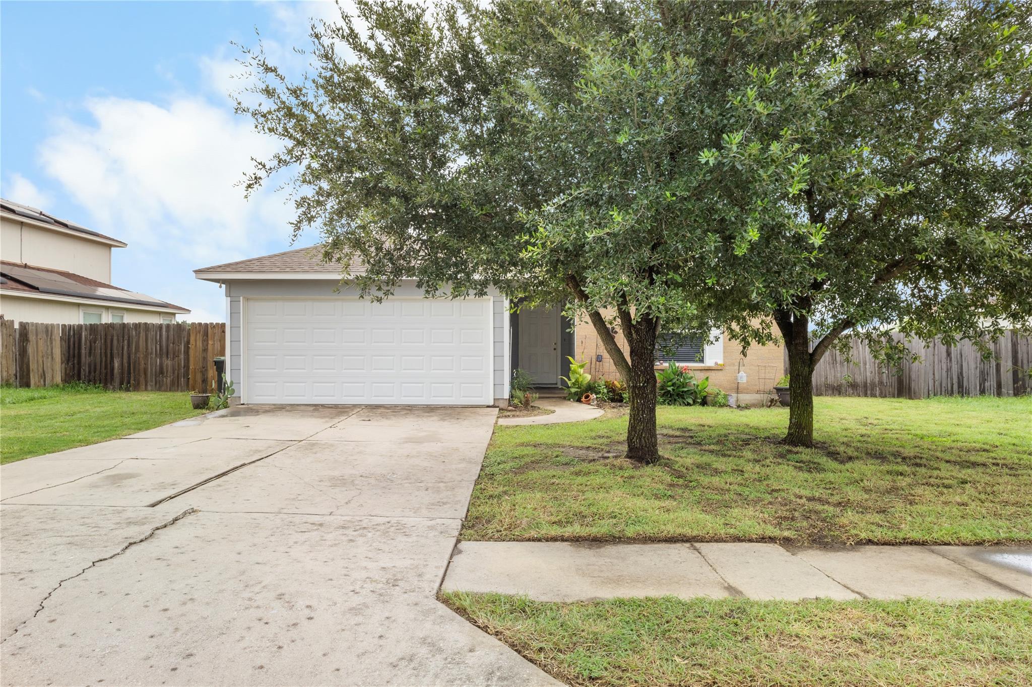 318 Mitchell Dr, Hutto, TX 78634