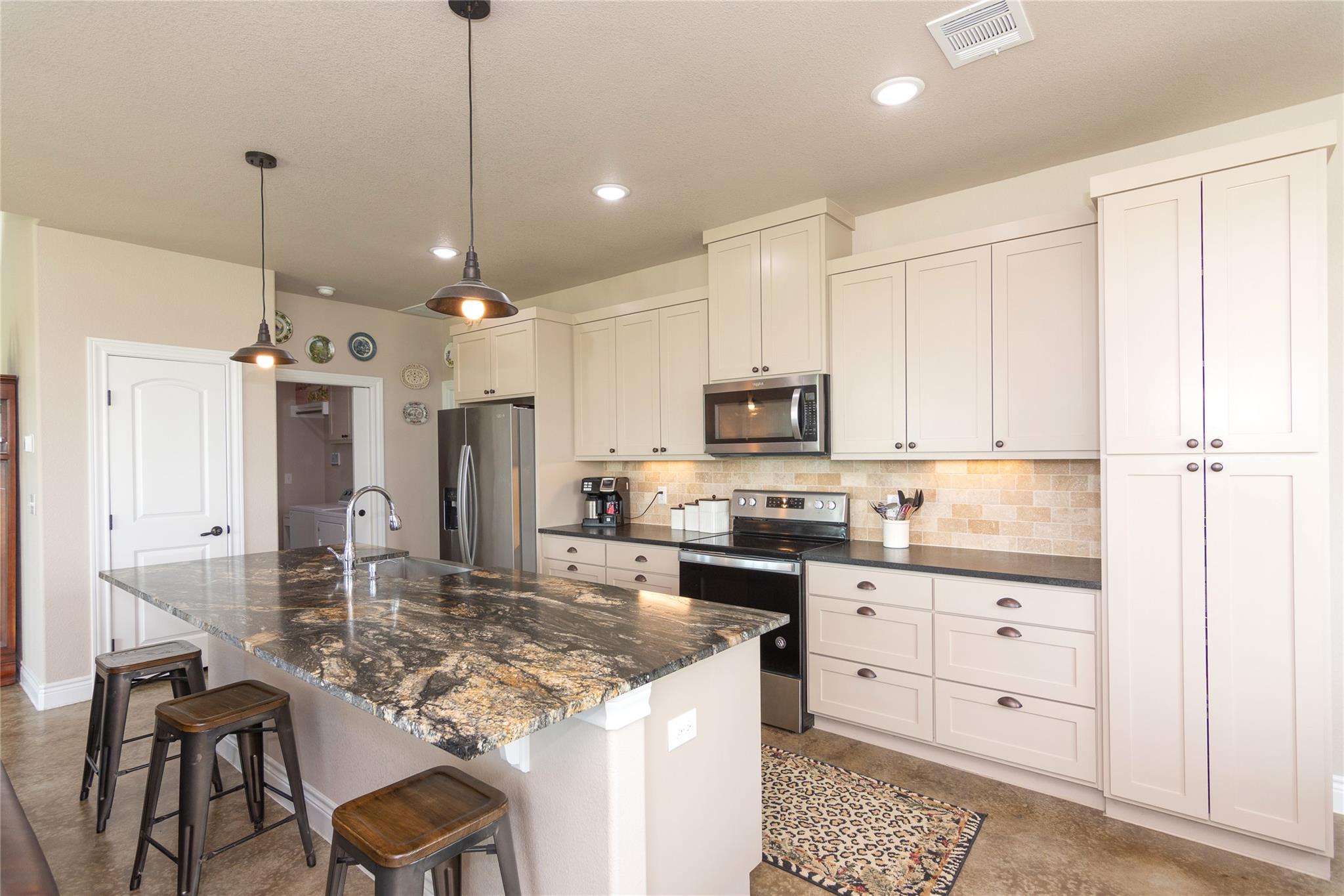 1662 County Road 465, Coupland, TX 78615