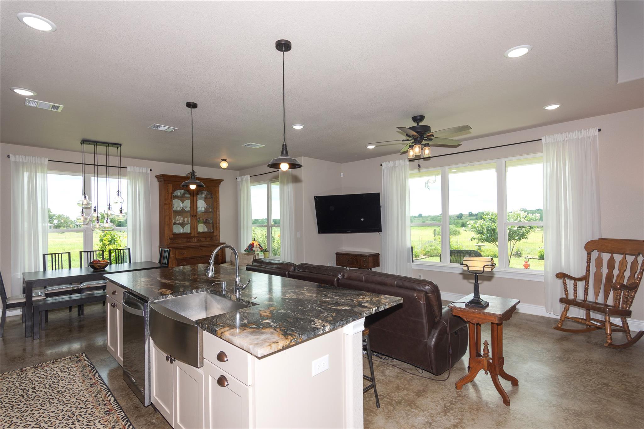1662 County Road 465, Coupland, TX 78615