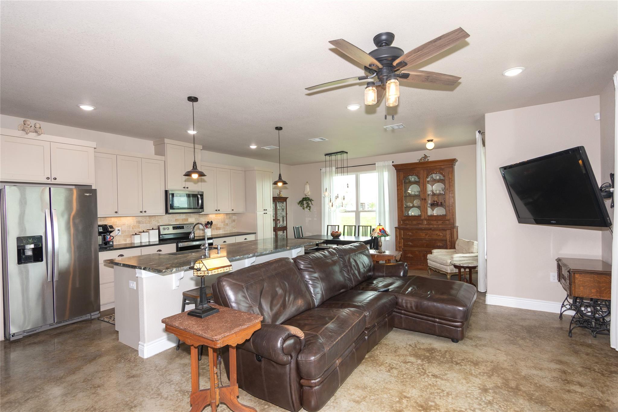 1662 County Road 465, Coupland, TX 78615